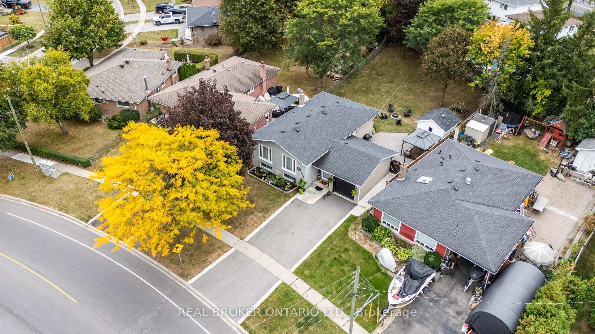 Photo 43 of 302 Delrex Boulevard, Halton Hills, Georgetown — HOMEH