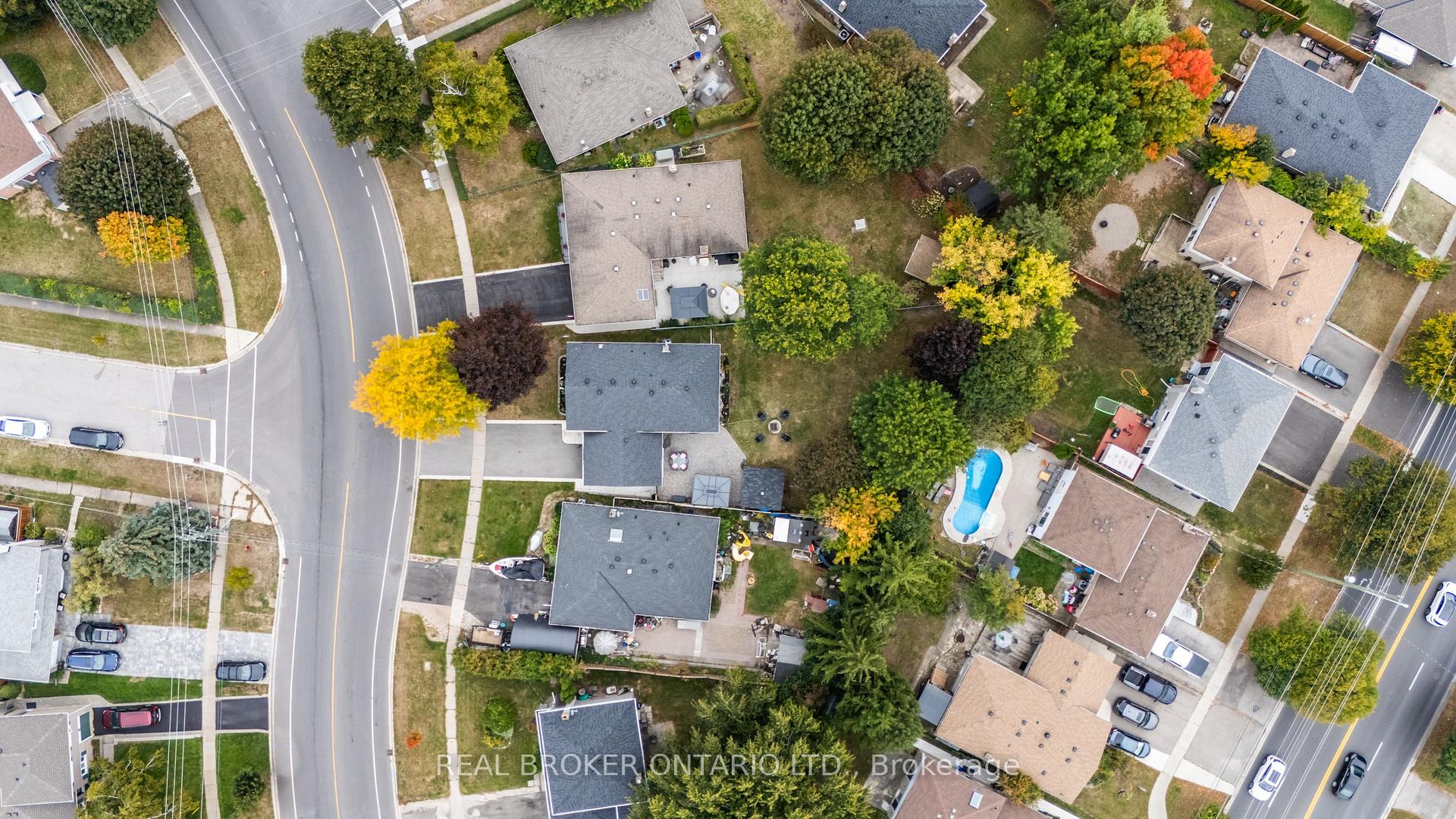 Photo 45 of 302 Delrex Boulevard, Halton Hills, Georgetown — HOMEH