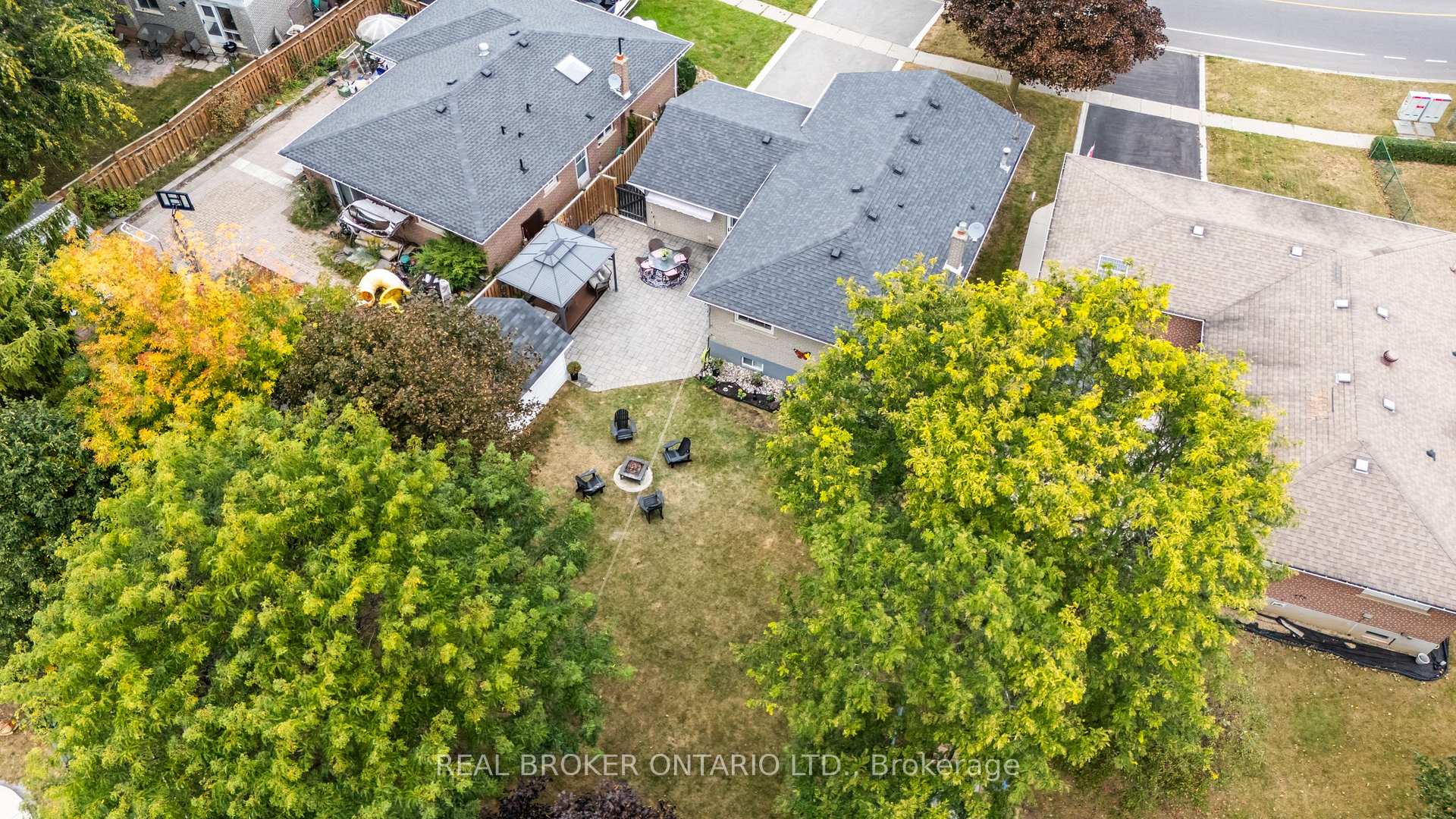 Photo 47 of 302 Delrex Boulevard, Halton Hills, Georgetown — HOMEH