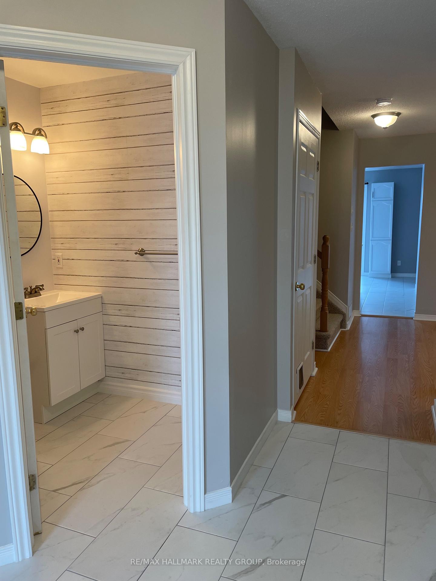 Photo 5 of 2203 Saturn Crescent, Ottawa, Fallingbrook/Gardenway South — HOMEH