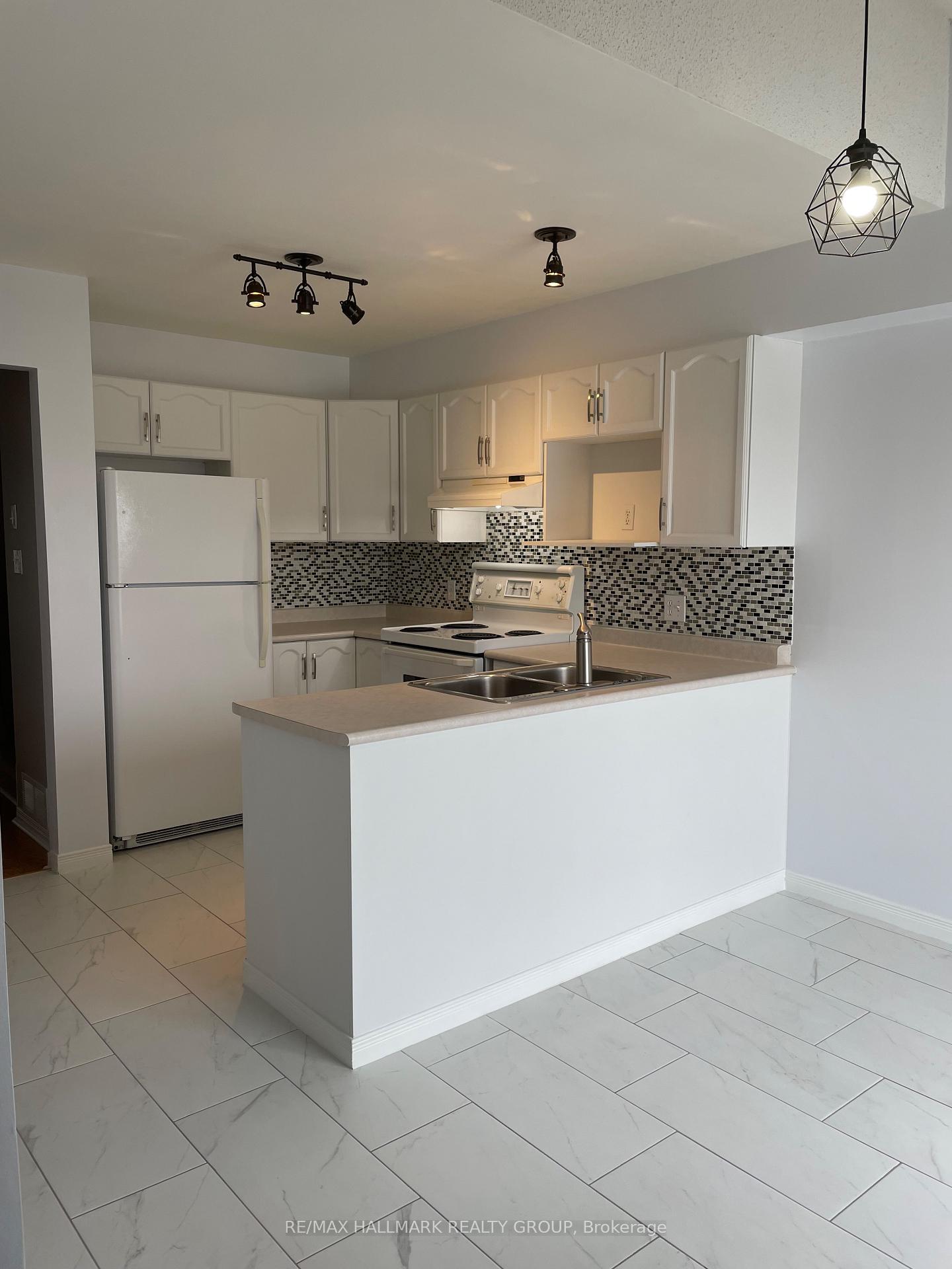 Photo 11 of 2203 Saturn Crescent, Ottawa, Fallingbrook/Gardenway South — HOMEH