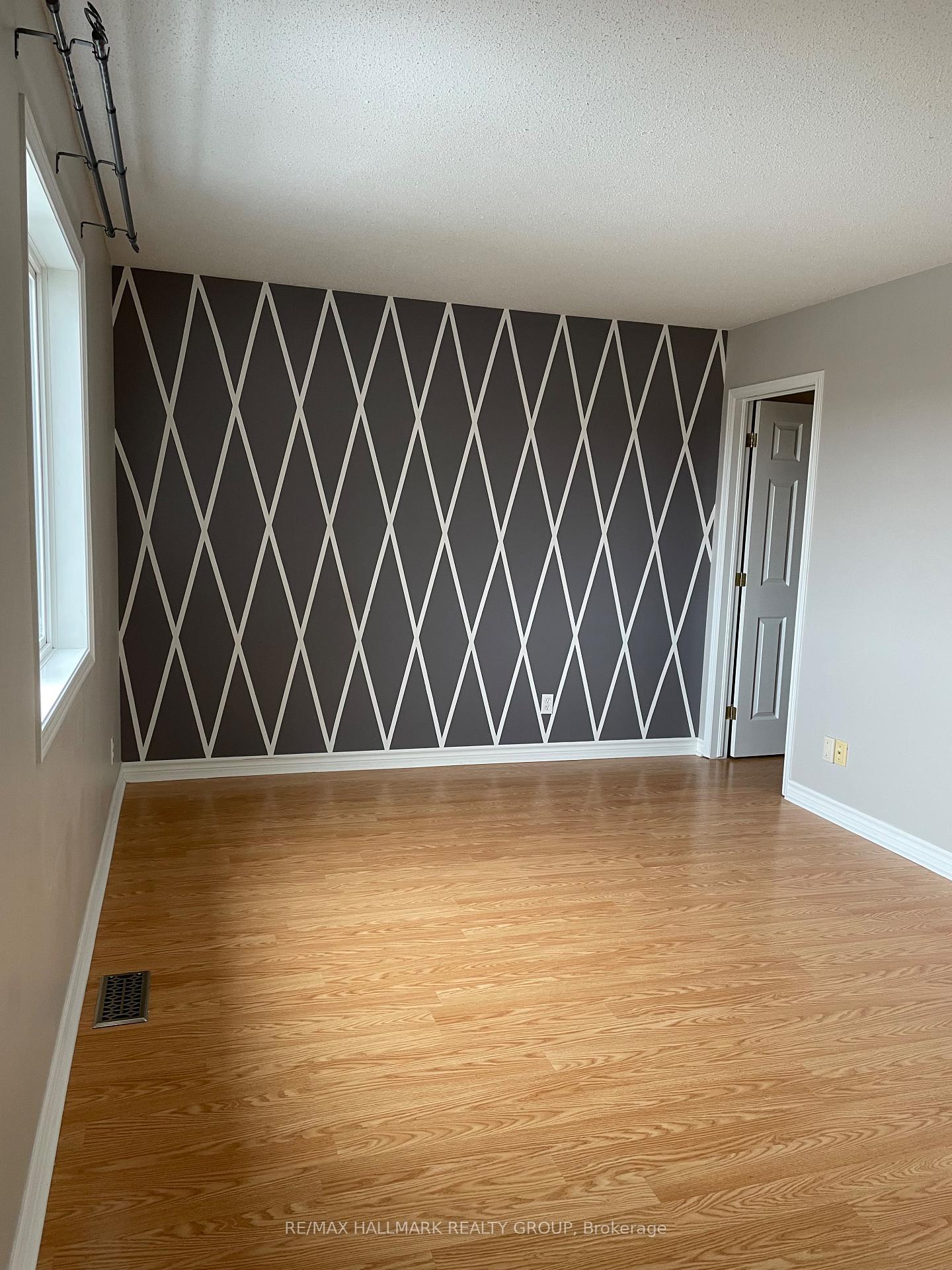 Photo 15 of 2203 Saturn Crescent, Ottawa, Fallingbrook/Gardenway South — HOMEH