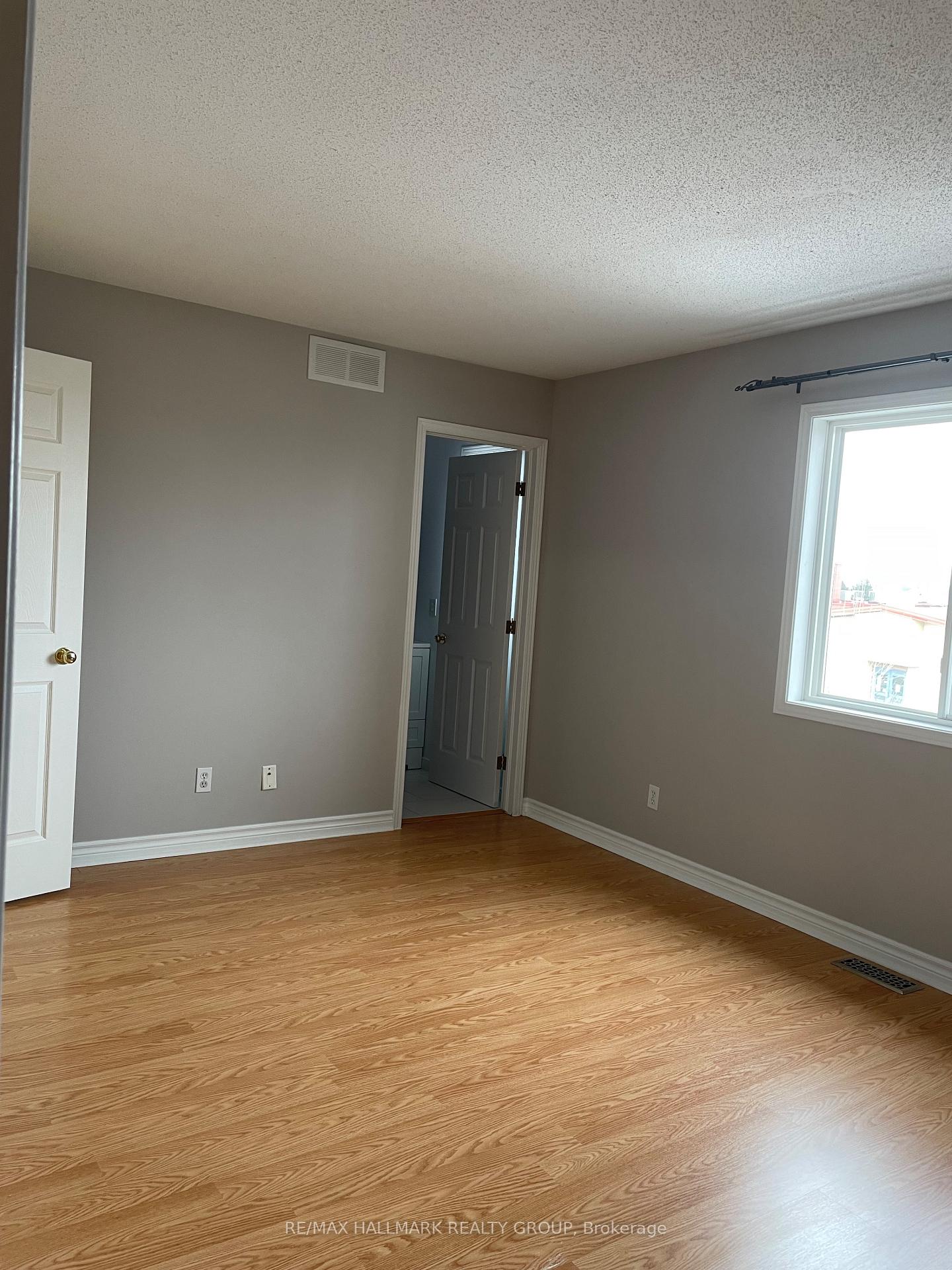 Photo 16 of 2203 Saturn Crescent, Ottawa, Fallingbrook/Gardenway South — HOMEH
