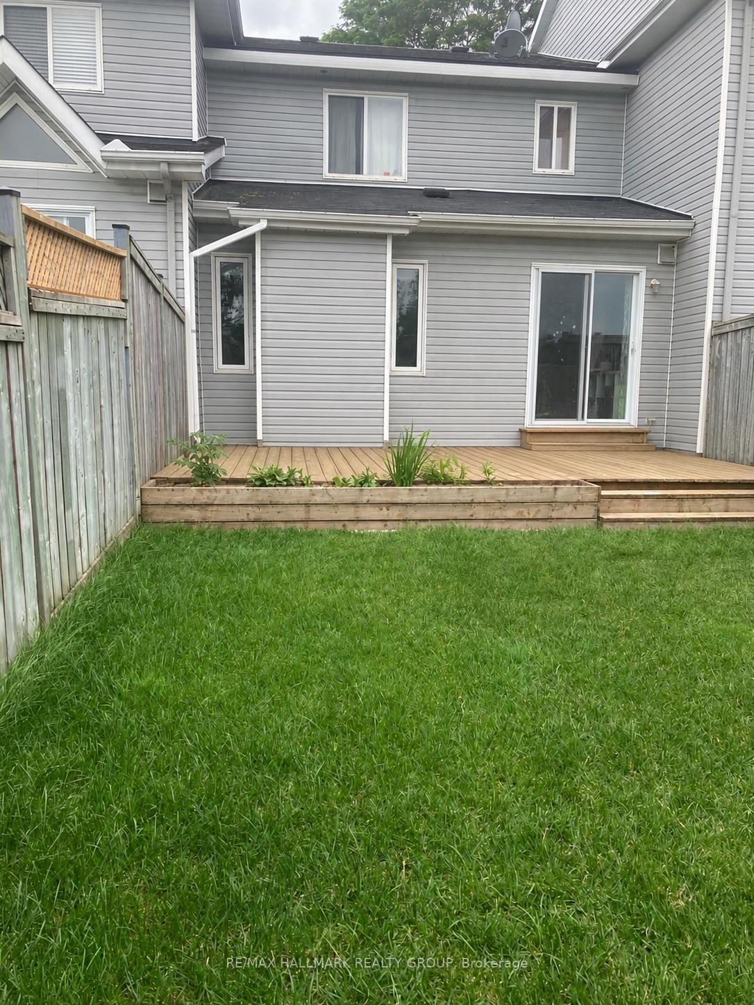 Photo 33 of 2203 Saturn Crescent, Ottawa, Fallingbrook/Gardenway South — HOMEH