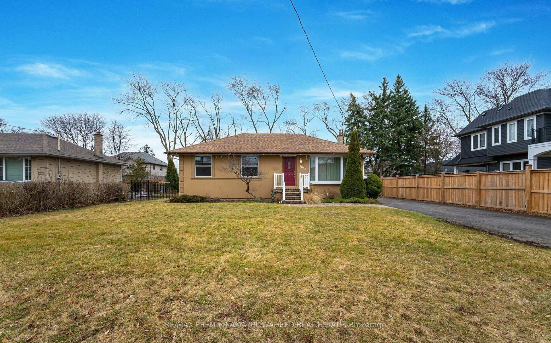 Photo 1 of 2036 Constance Drive, Oakville, Ford — HOMEH