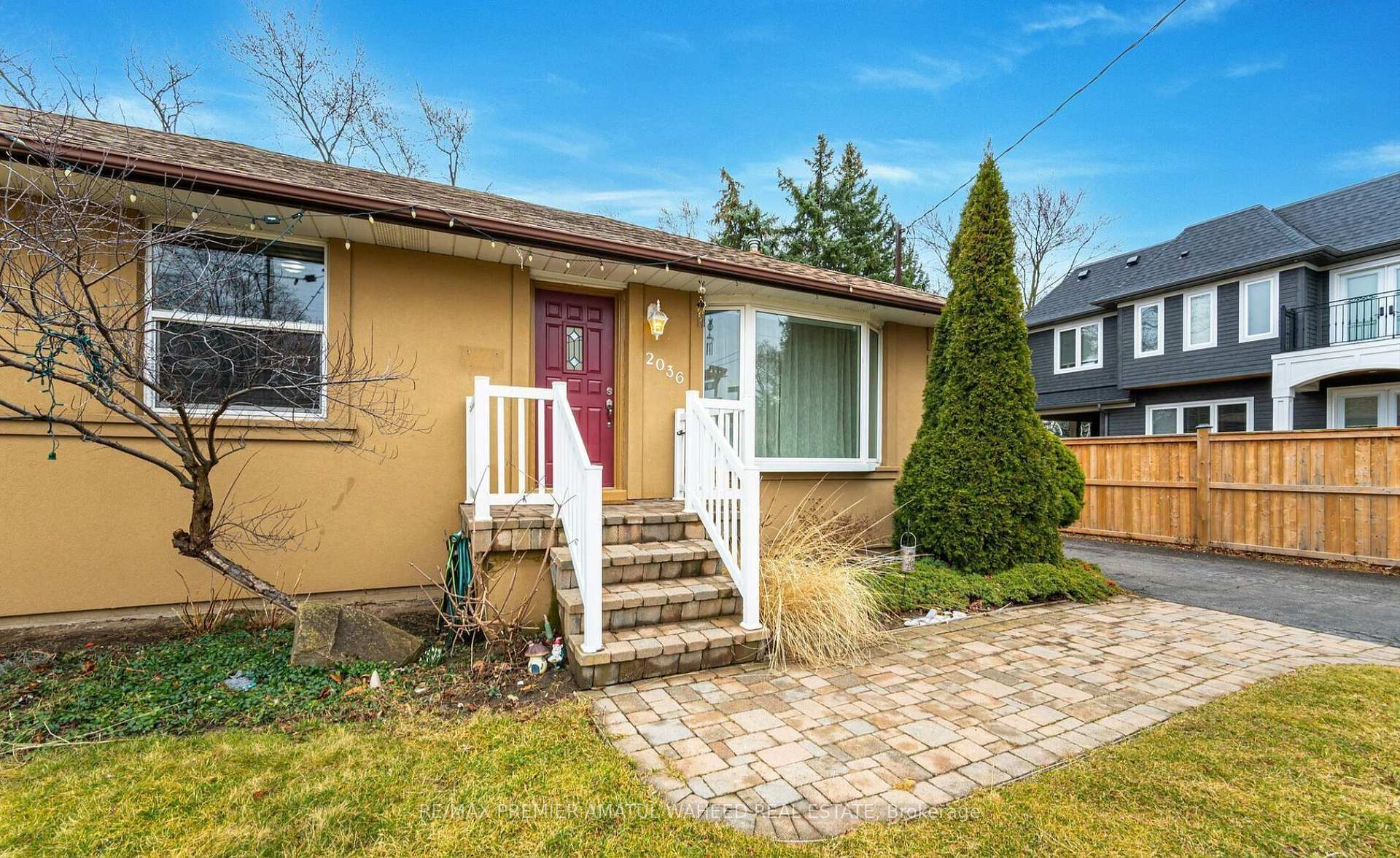 Photo 2 of 2036 Constance Drive, Oakville, Ford — HOMEH