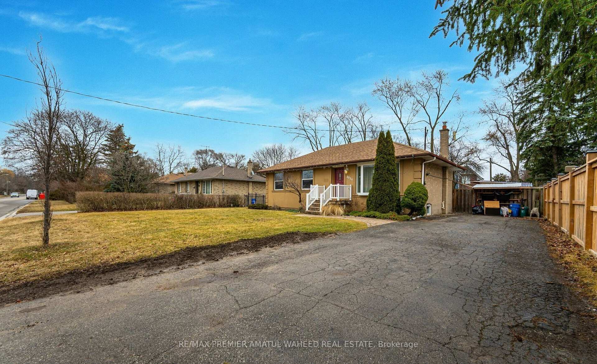 Photo 3 of 2036 Constance Drive, Oakville, Ford — HOMEH