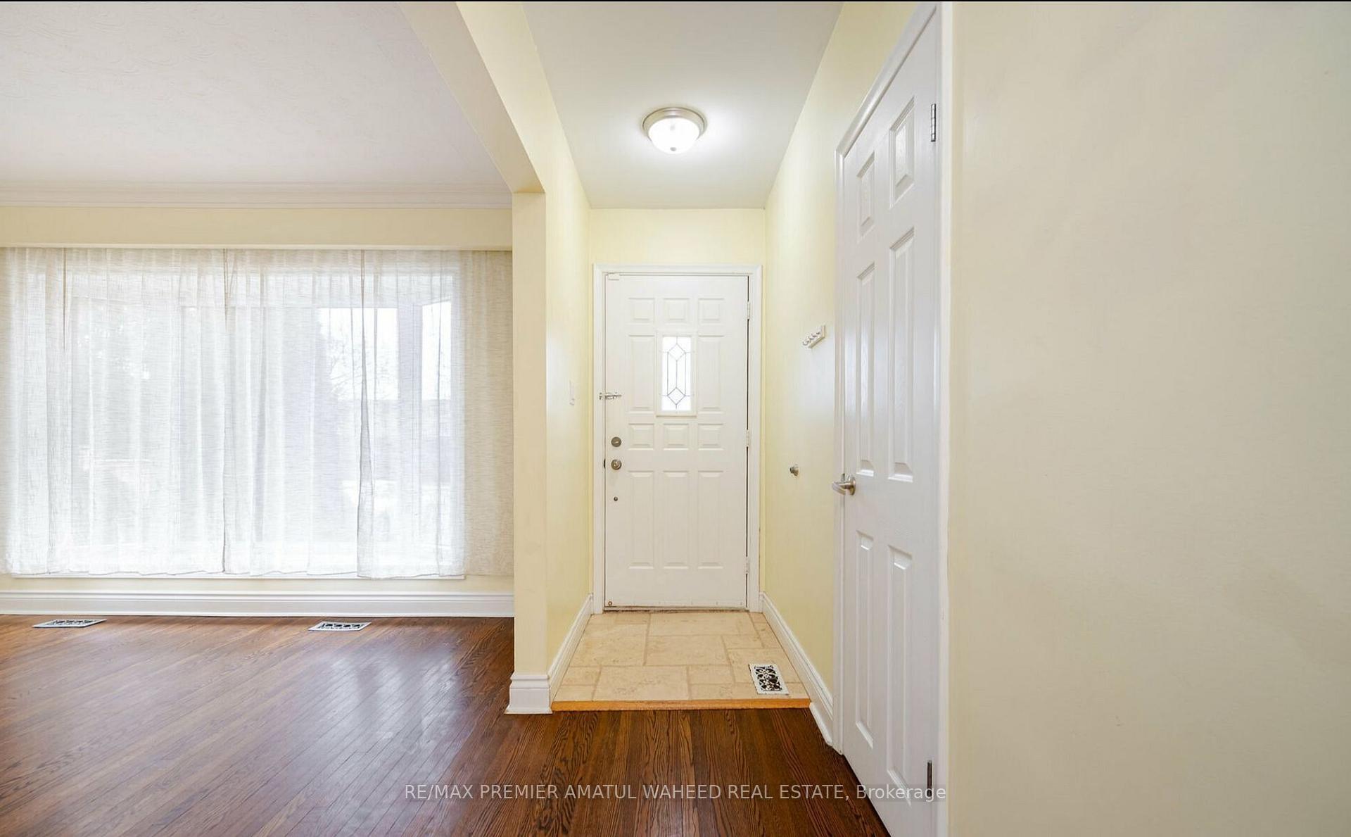 Photo 4 of 2036 Constance Drive, Oakville, Ford — HOMEH