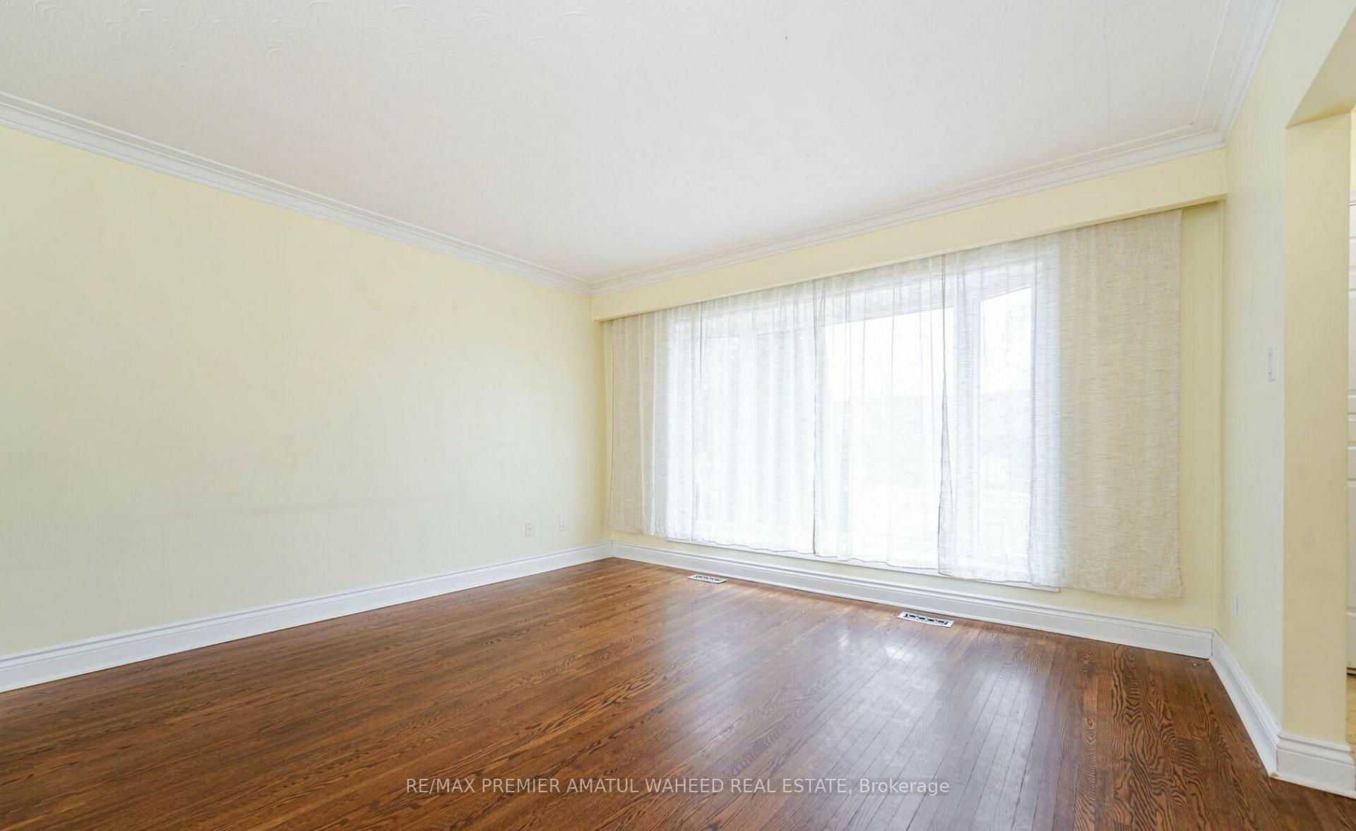 Photo 6 of 2036 Constance Drive, Oakville, Ford — HOMEH
