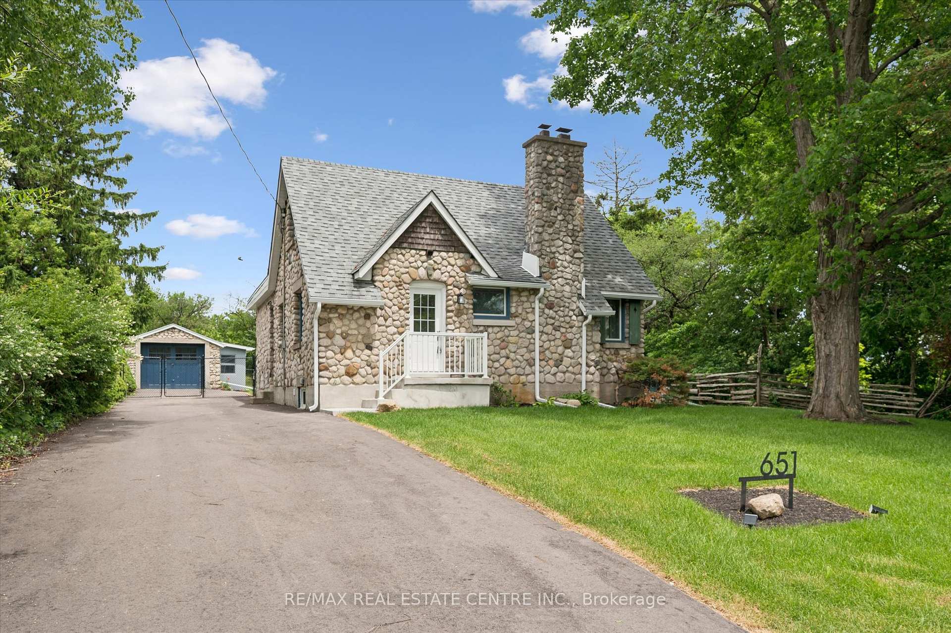 Photo 2 of 651 Dundas Street S, Cambridge, Little's Corners — HOMEH