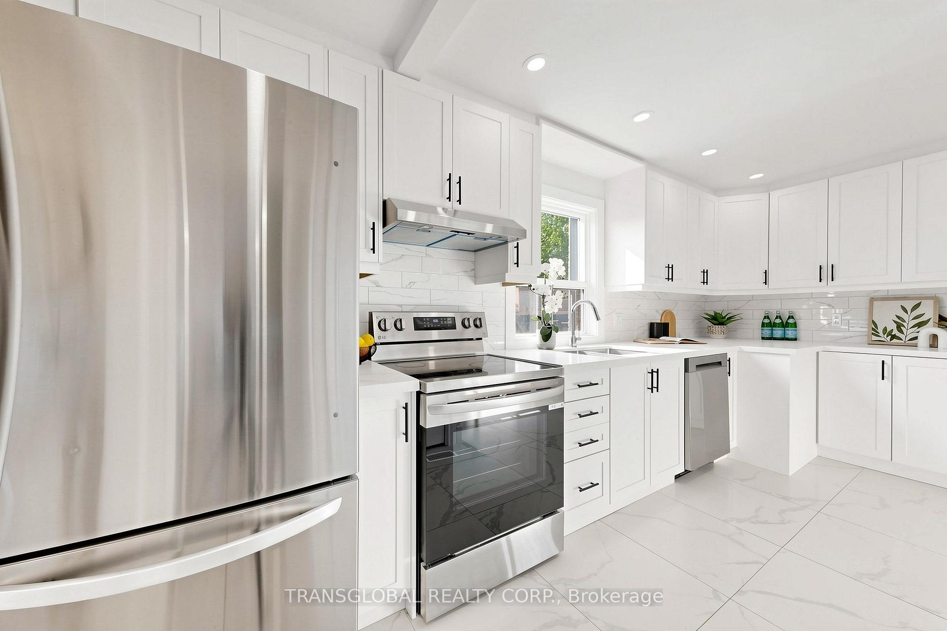Photo 9 of 10 Anticosti Drive, Scarborough, Bendale — HOMEH