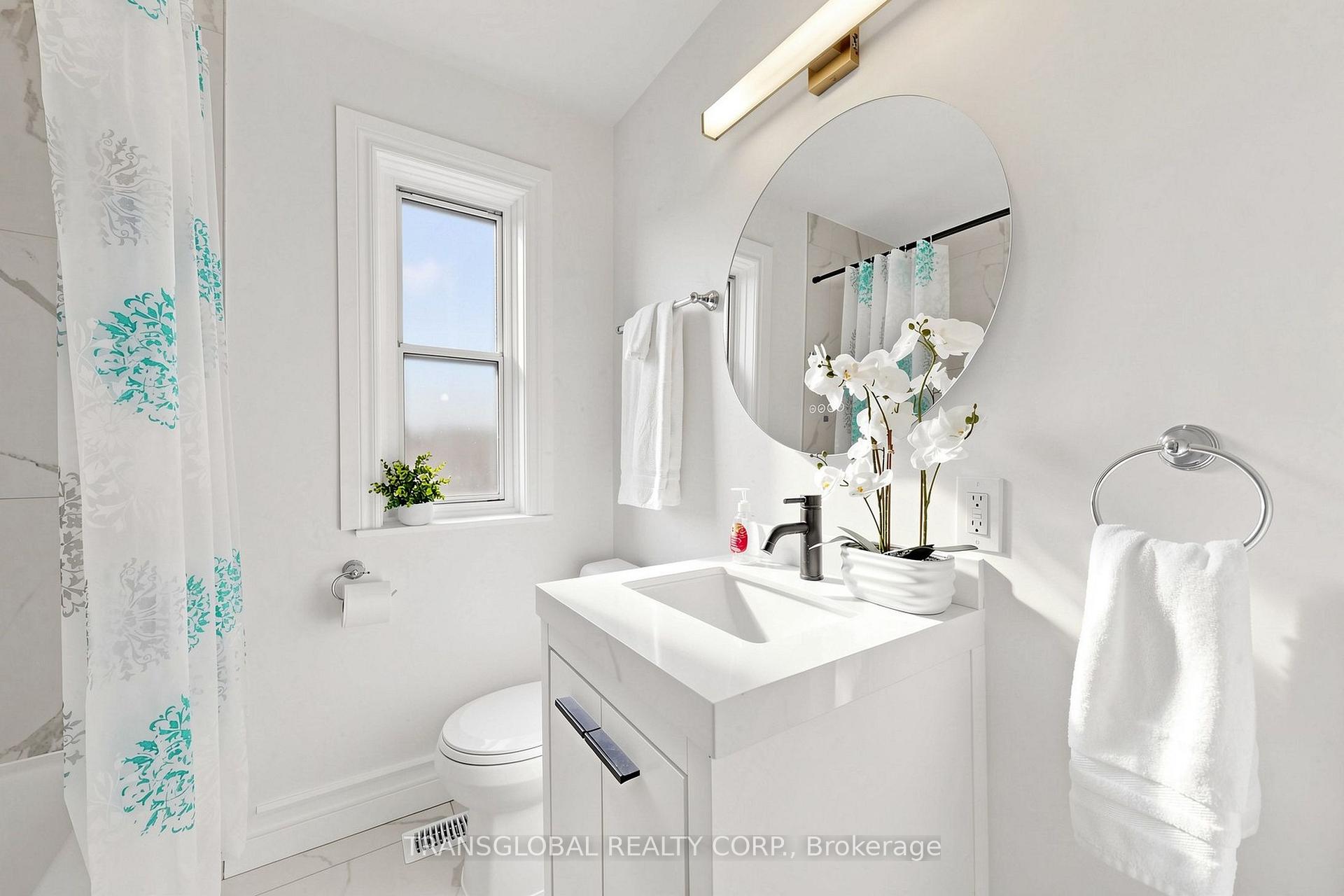 Photo 12 of 10 Anticosti Drive, Scarborough, Bendale — HOMEH