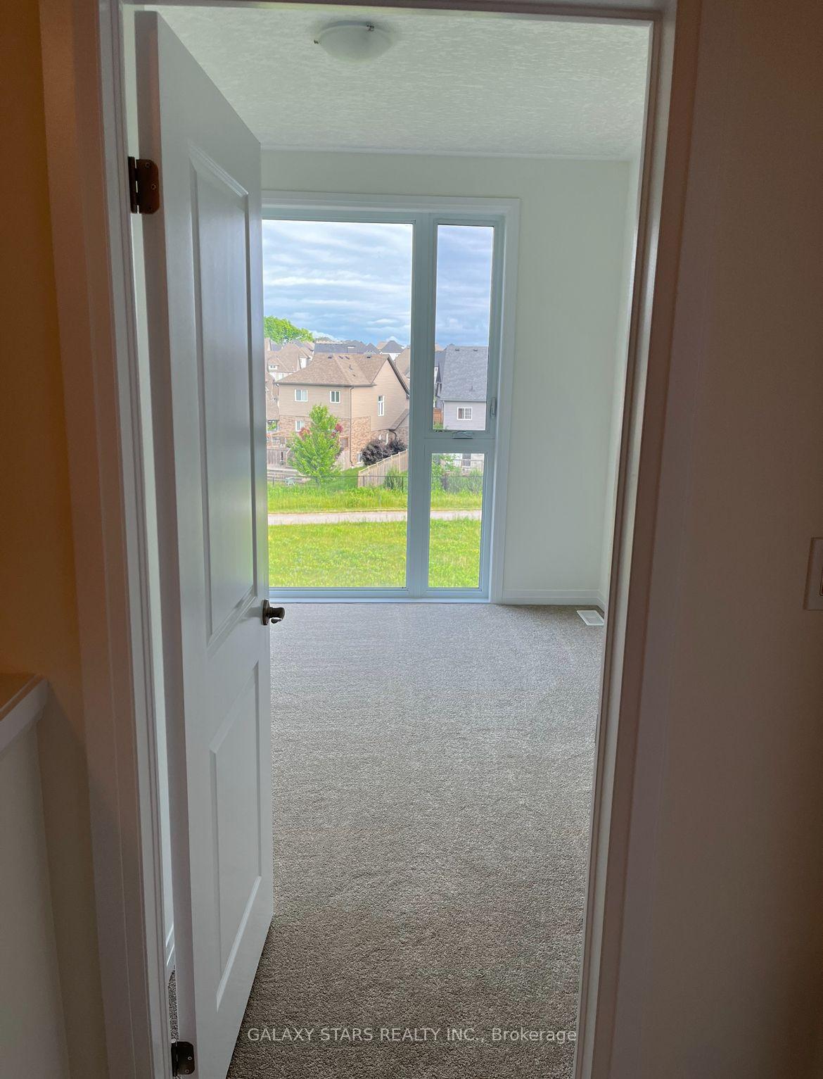 Photo 5 of Unit 44, 142 Foamflower Place, Waterloo, Columbia Forest/Clair Hills — HOMEH
