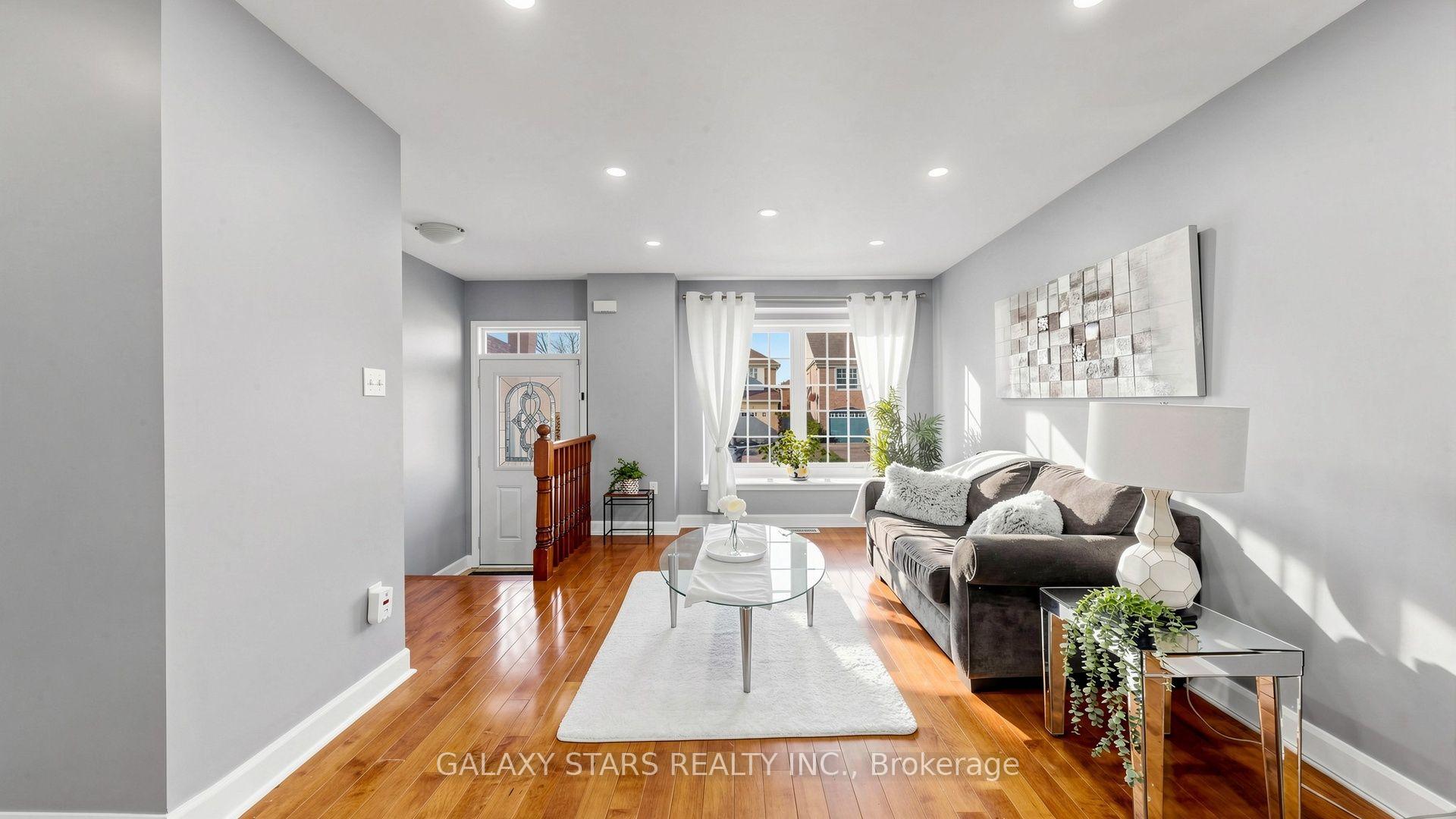 Photo 4 of 21 Cheetah Crescent, Scarborough, Rouge — HOMEH