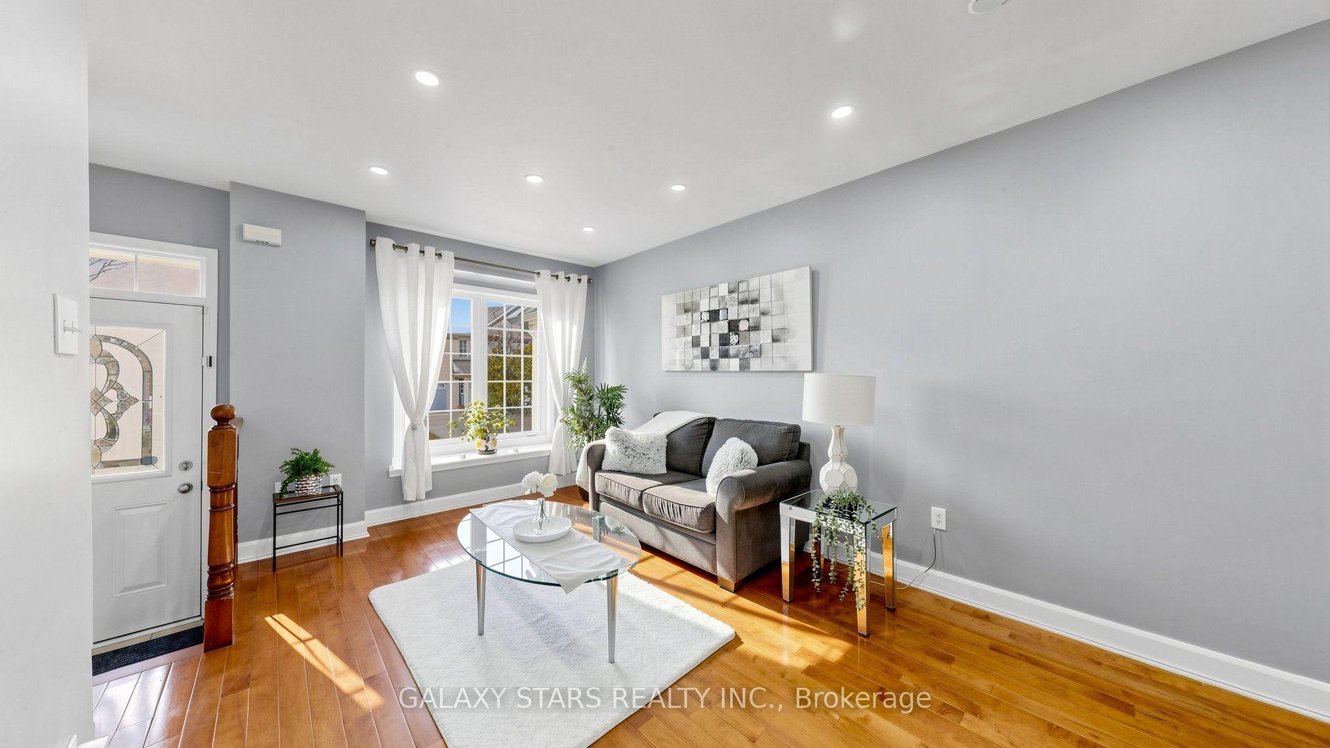 Photo 5 of 21 Cheetah Crescent, Scarborough, Rouge — HOMEH
