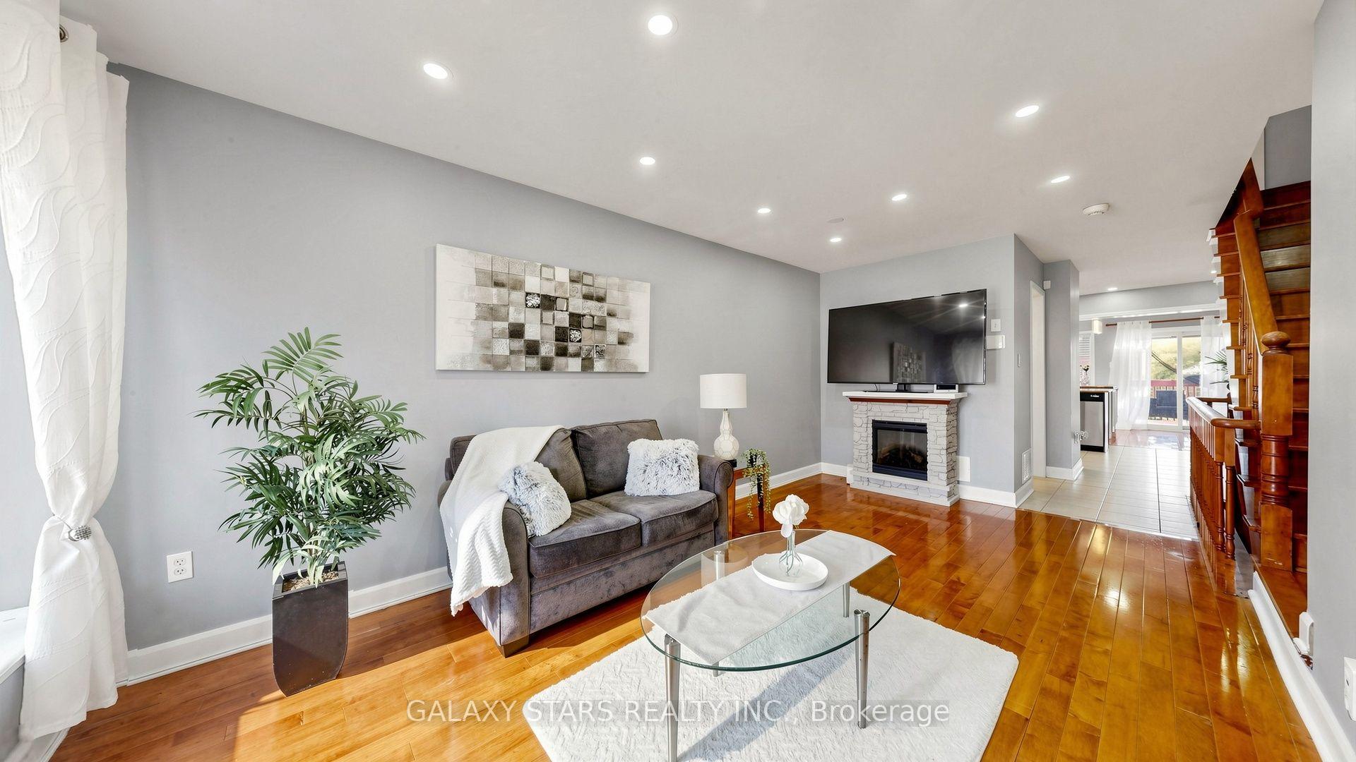 Photo 6 of 21 Cheetah Crescent, Scarborough, Rouge — HOMEH