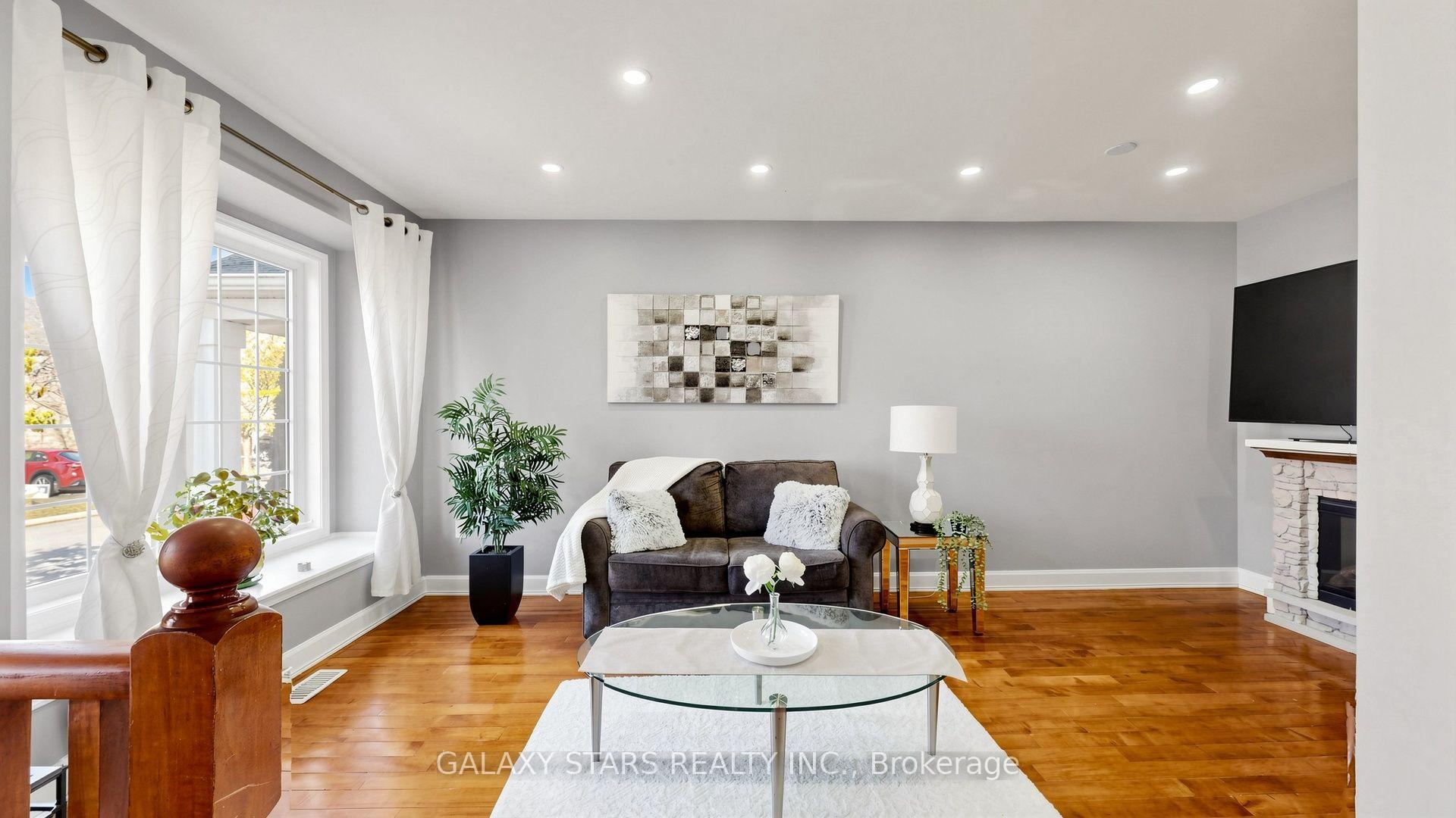 Photo 7 of 21 Cheetah Crescent, Scarborough, Rouge — HOMEH