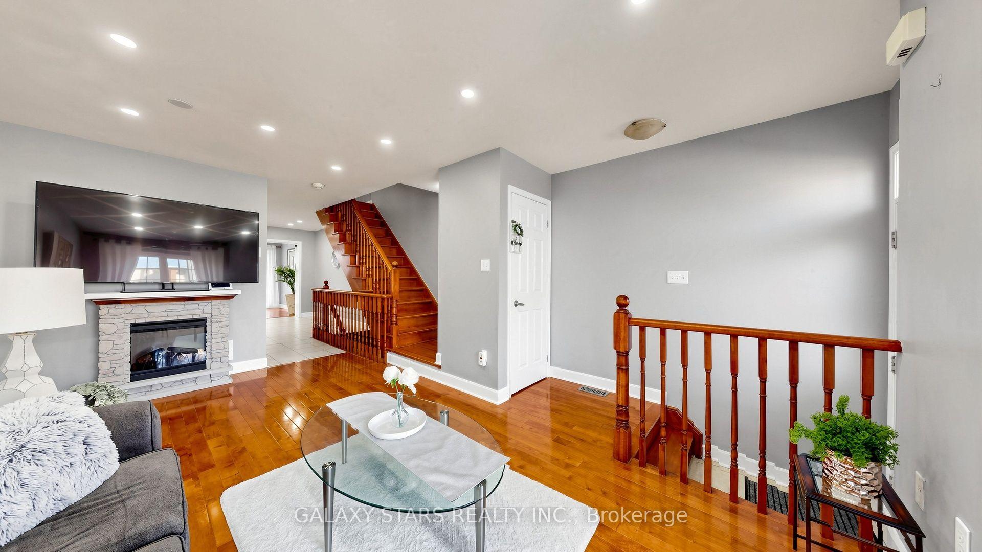 Photo 8 of 21 Cheetah Crescent, Scarborough, Rouge — HOMEH