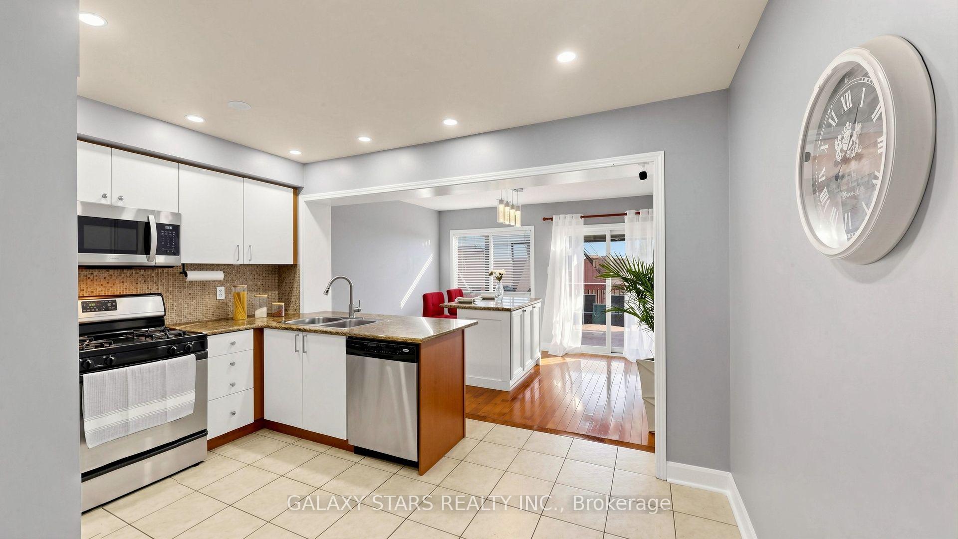 Photo 11 of 21 Cheetah Crescent, Scarborough, Rouge — HOMEH