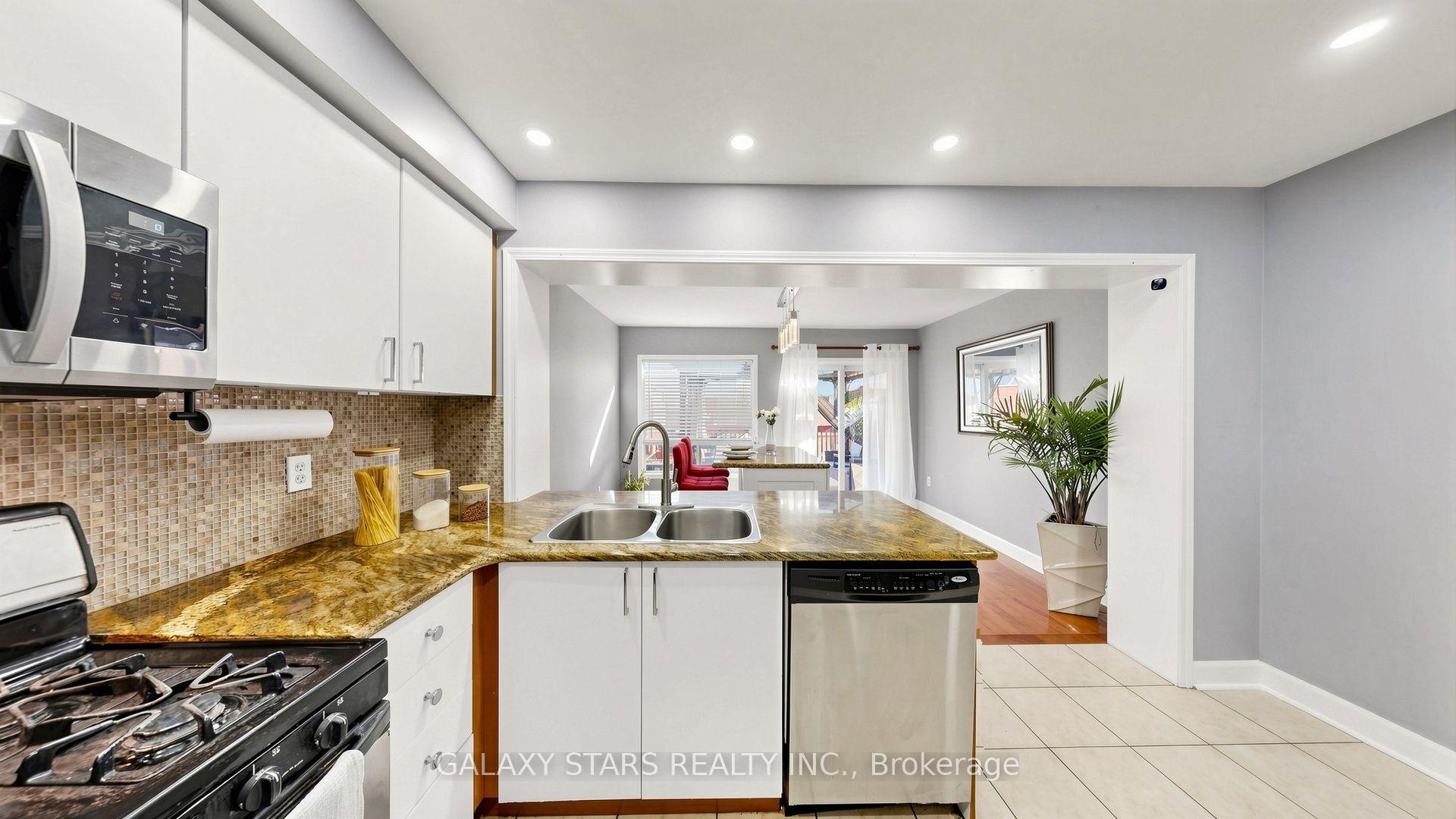 Photo 13 of 21 Cheetah Crescent, Scarborough, Rouge — HOMEH