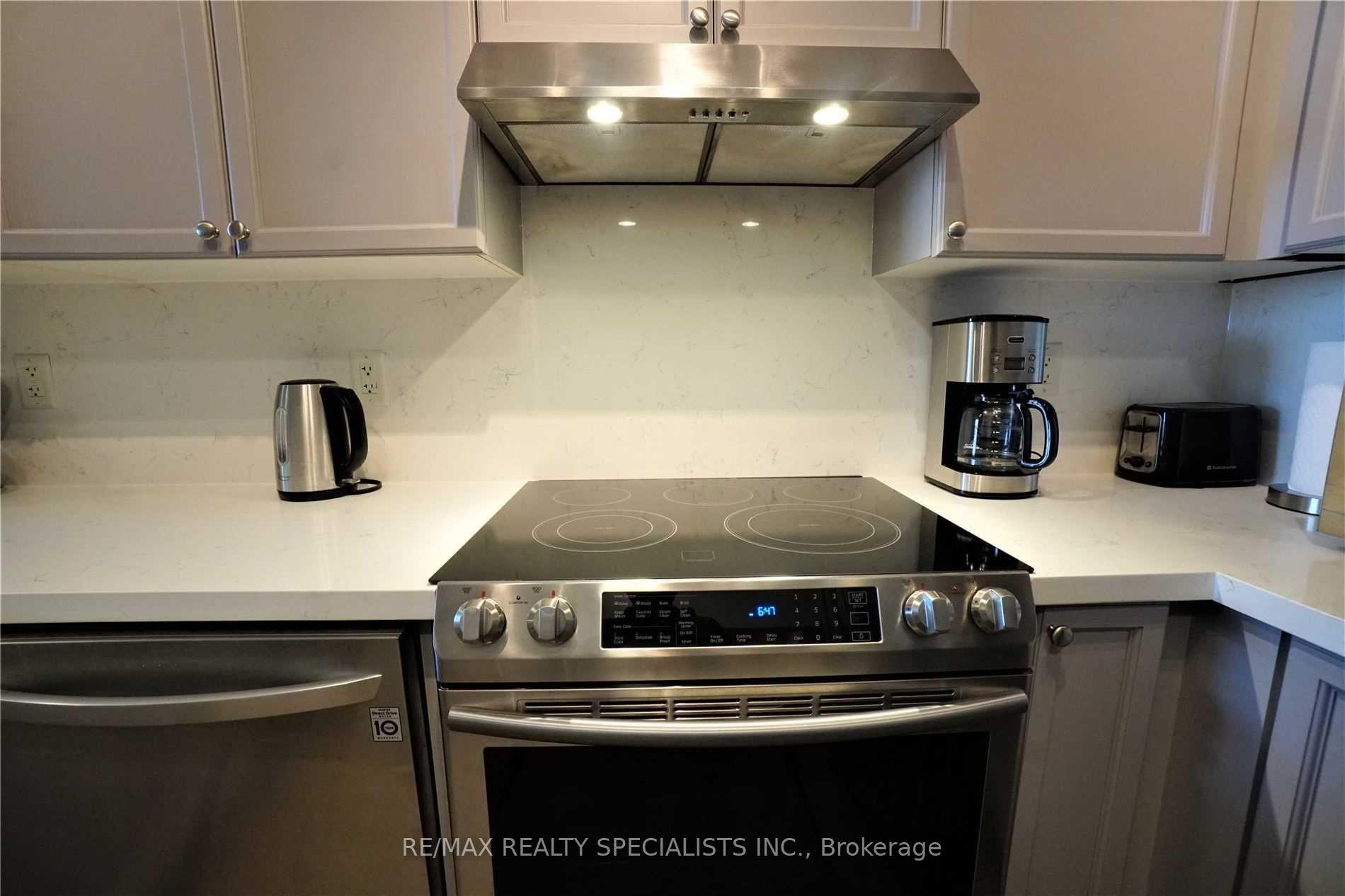 Photo 5 of Unit 2207, 33 Elm Drive, Mississauga, City Centre — HOMEH