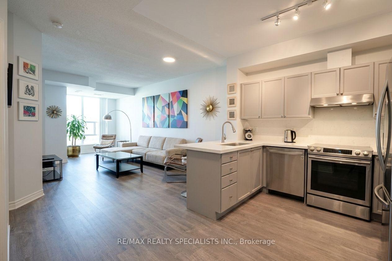 Photo 6 of Unit 2207, 33 Elm Drive, Mississauga, City Centre — HOMEH