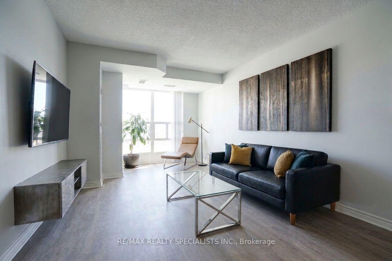 Photo 8 of Unit 2207, 33 Elm Drive, Mississauga, City Centre — HOMEH