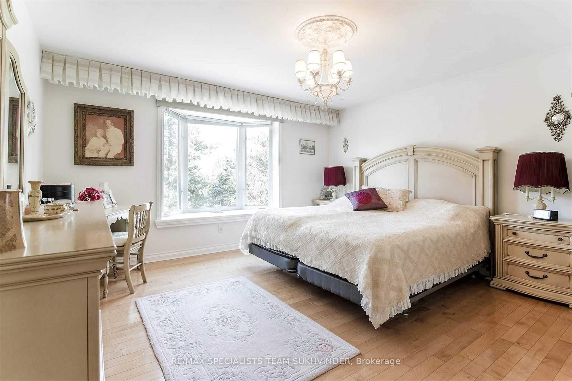 Photo 4 of 11518 McVean Drive, Brampton, Toronto Gore Rural Estate — HOMEH