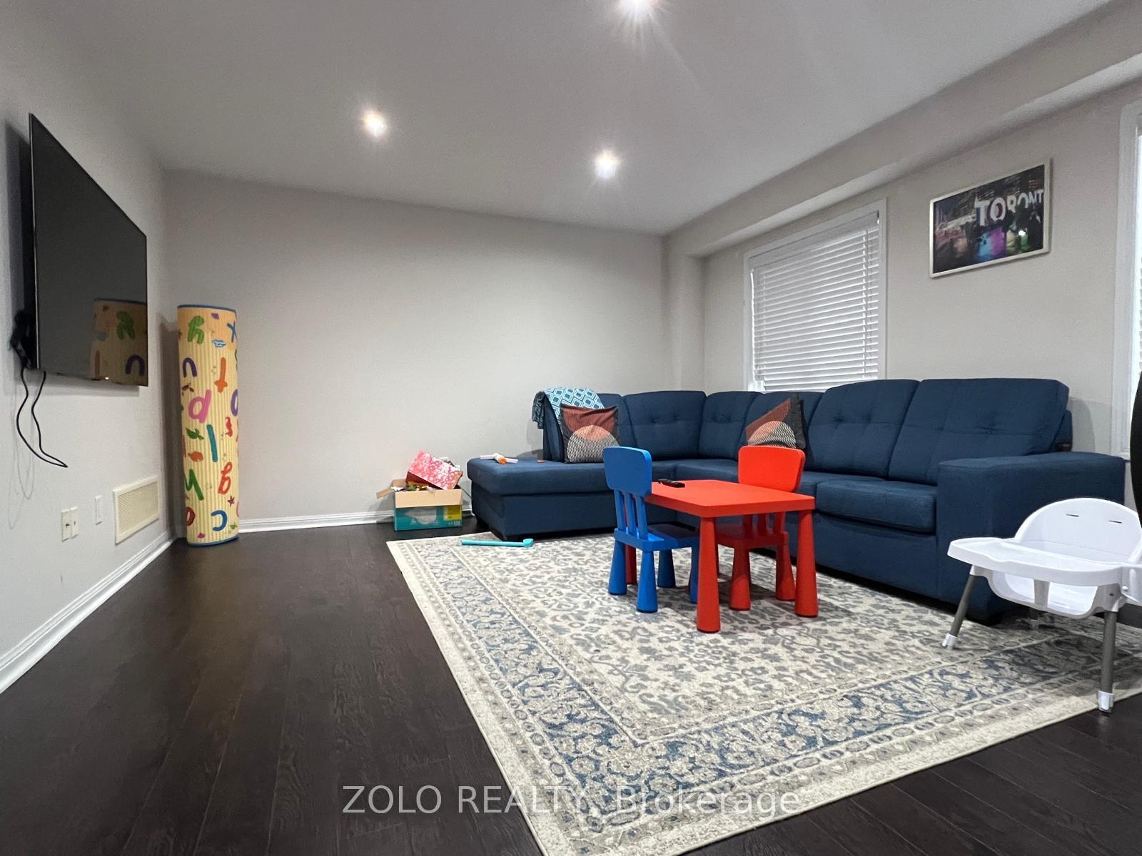 Photo 2 of 7 Poppythorn Road, Brampton, Northwest Brampton — HOMEH