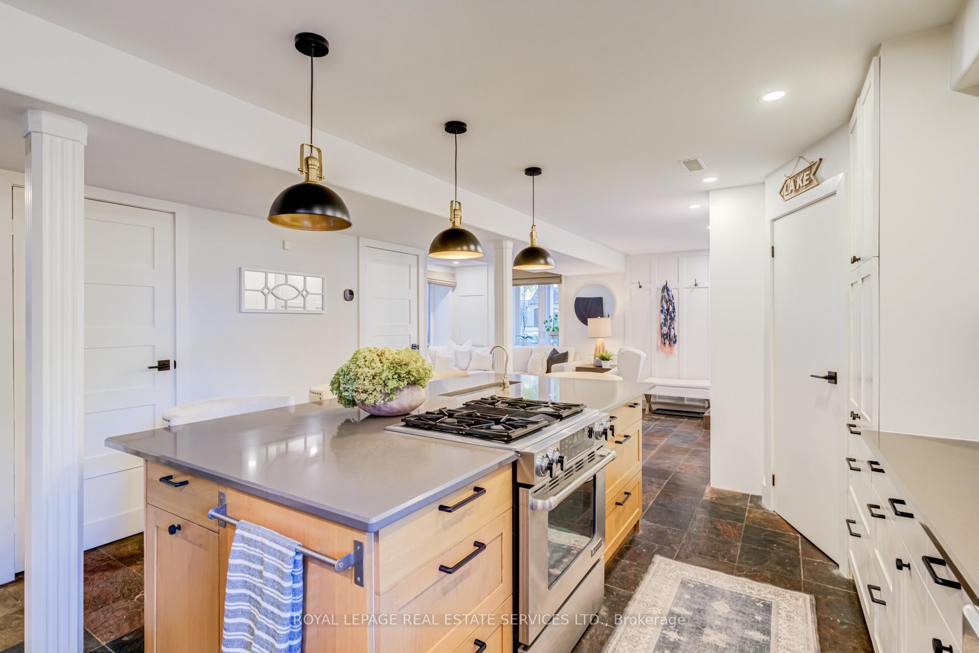 Photo 13 of 3052 Seneca Drive, Oakville, Bronte — HOMEH