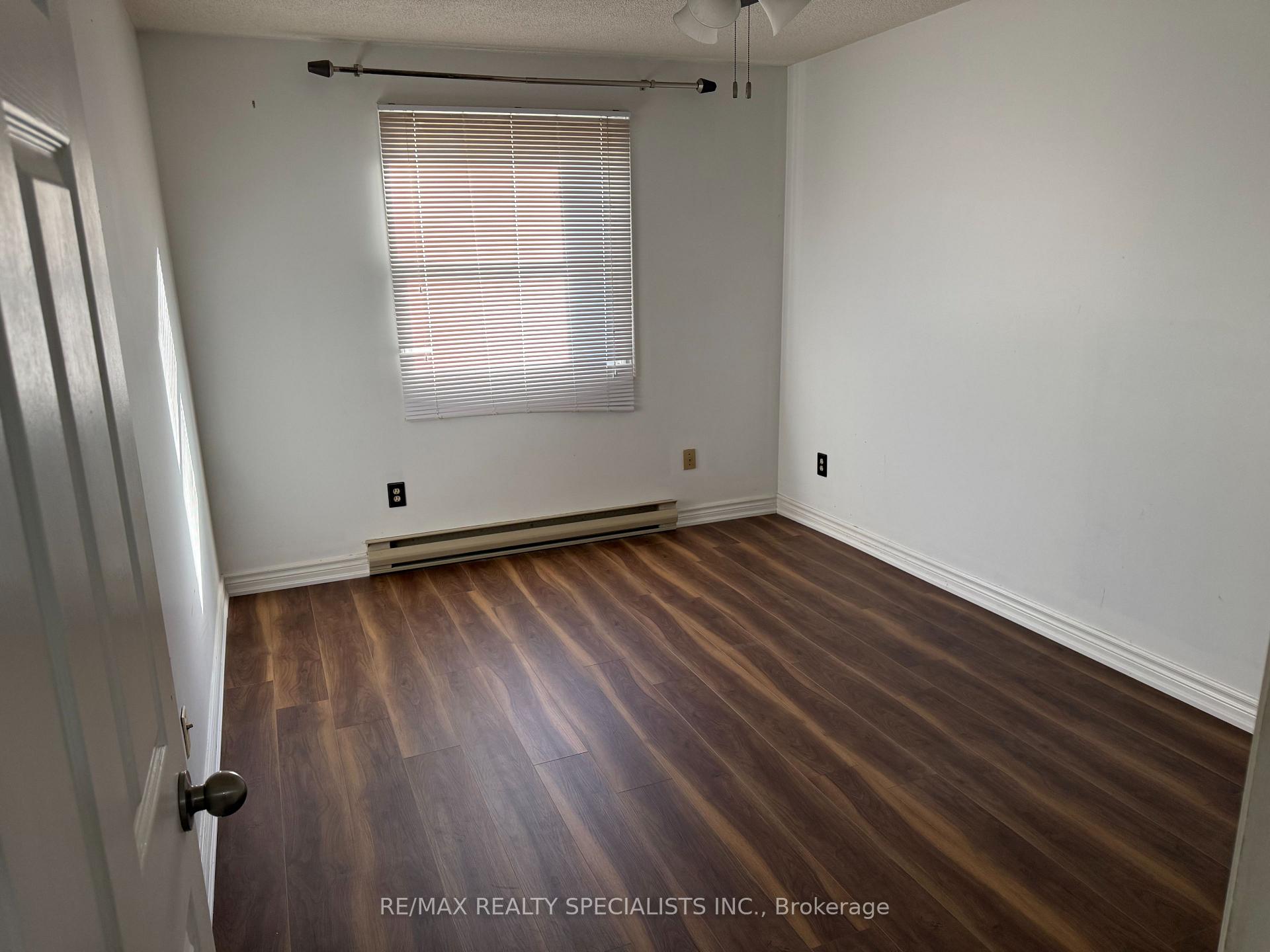 Photo 3 of Unit 208, 2 Walnut Street, St. Catharines, Oakdale — HOMEH