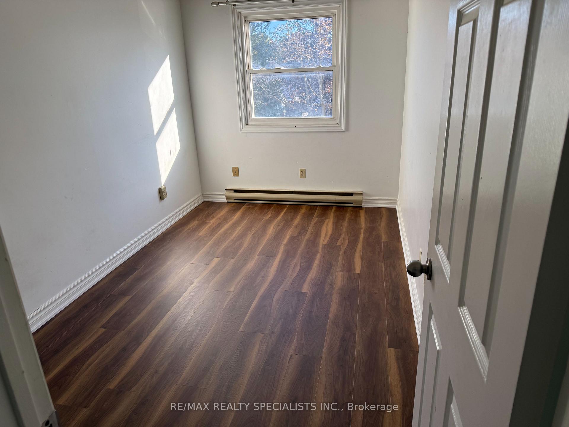 Photo 4 of Unit 208, 2 Walnut Street, St. Catharines, Oakdale — HOMEH