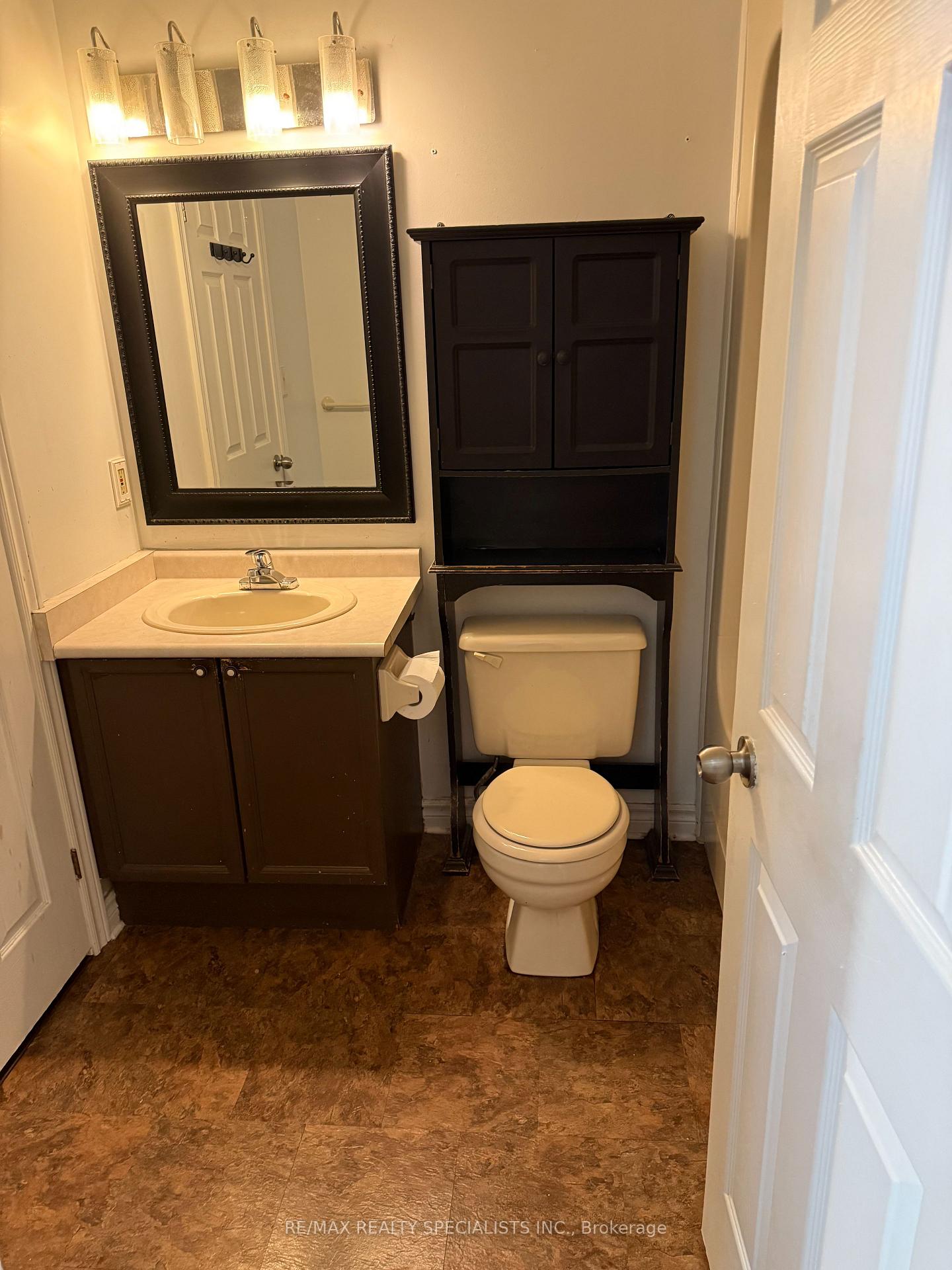 Photo 5 of Unit 208, 2 Walnut Street, St. Catharines, Oakdale — HOMEH