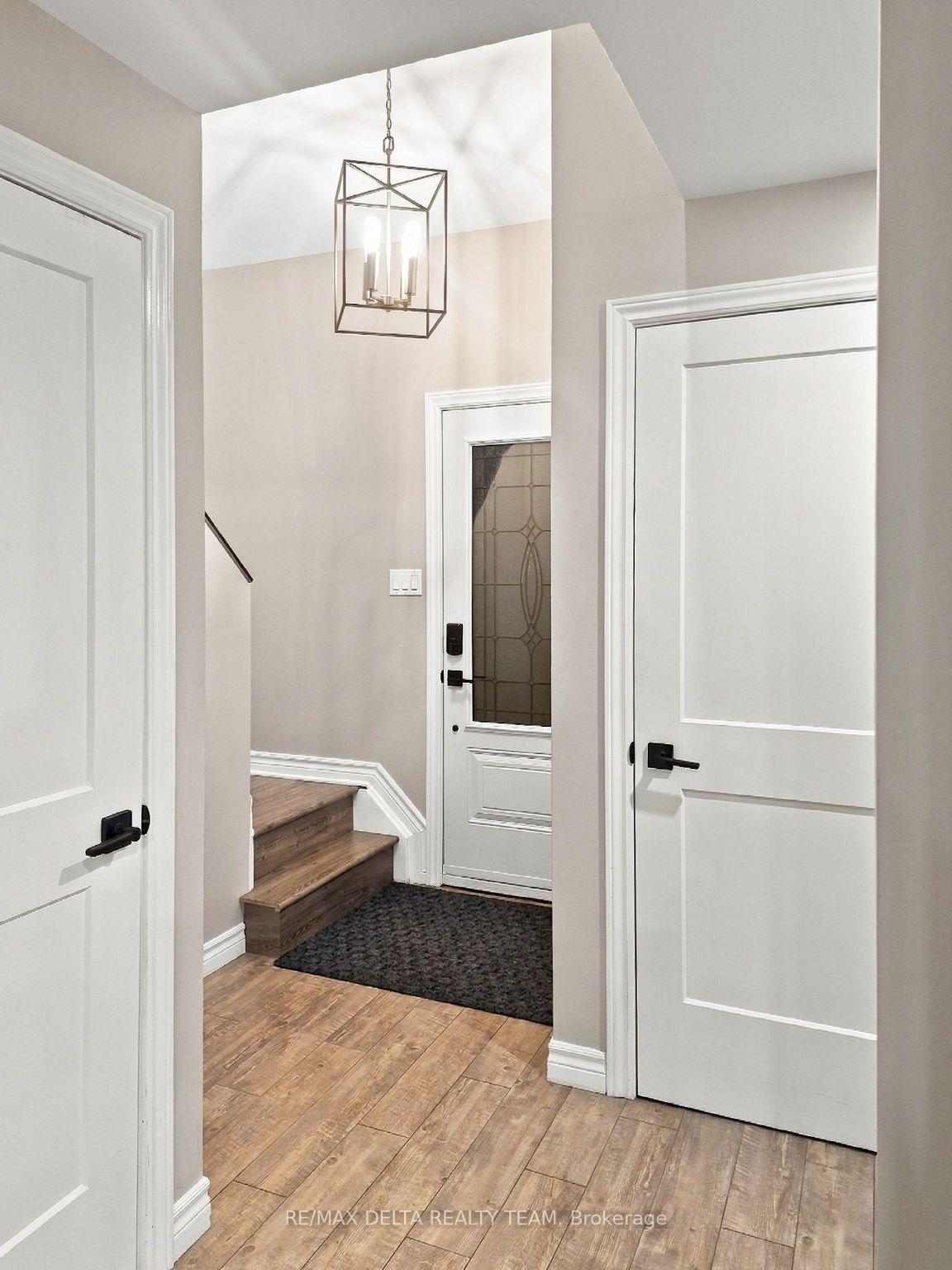 Photo 3 of 6917 Bilberry Drive, Ottawa, Convent Glen North — HOMEH
