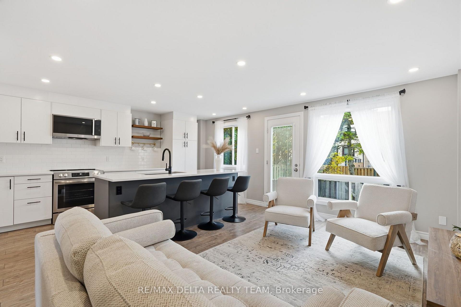 Photo 4 of 6917 Bilberry Drive, Ottawa, Convent Glen North — HOMEH