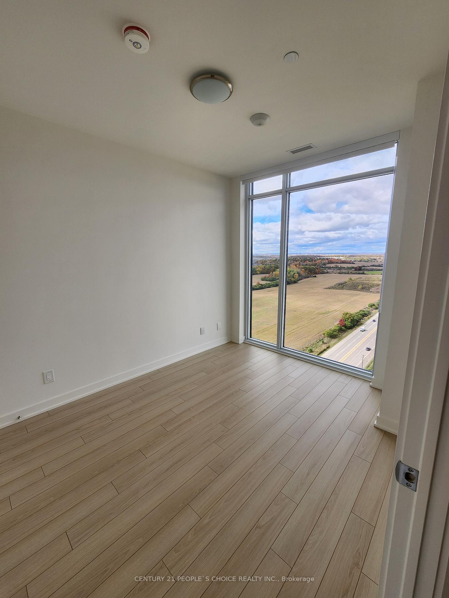 Photo 4 of Unit 2004, 3079 Trafalgar Road, Oakville, Joshua Meadows — HOMEH
