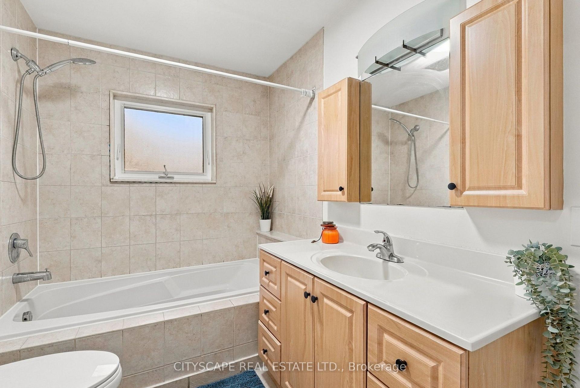 Photo 24 of 57 O'Donnell Avenue, Etobicoke, Mimico — HOMEH
