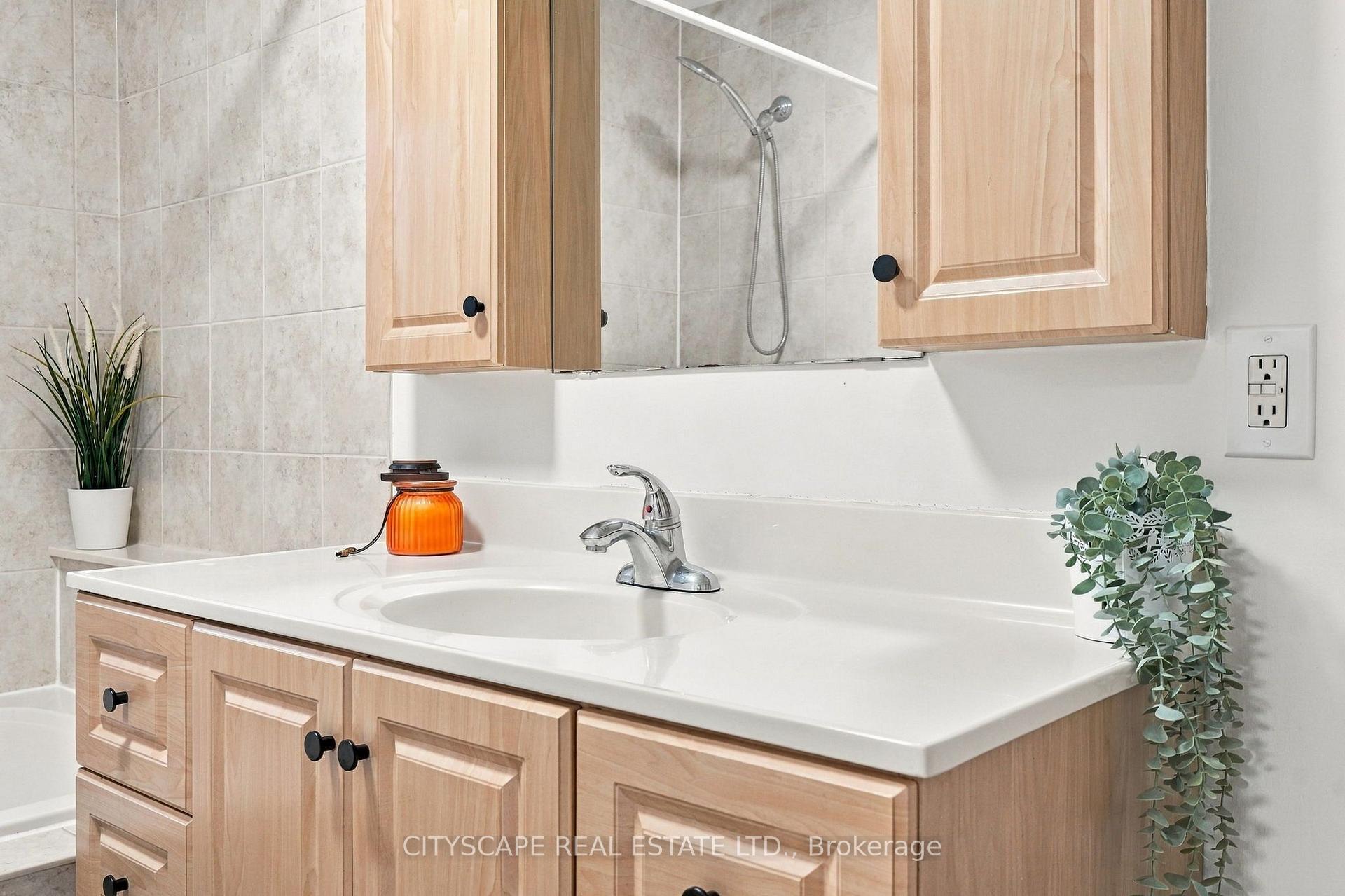Photo 25 of 57 O'Donnell Avenue, Etobicoke, Mimico — HOMEH