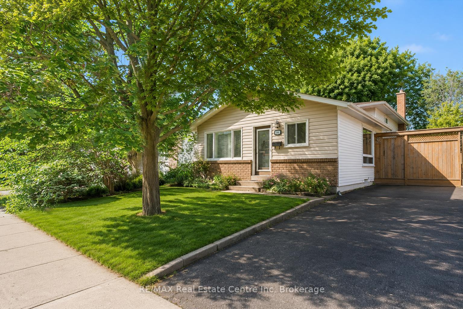 Photo 1 of 369 West Acres Drive, Guelph, Willow West/Sugarbush/West Acres — HOMEH