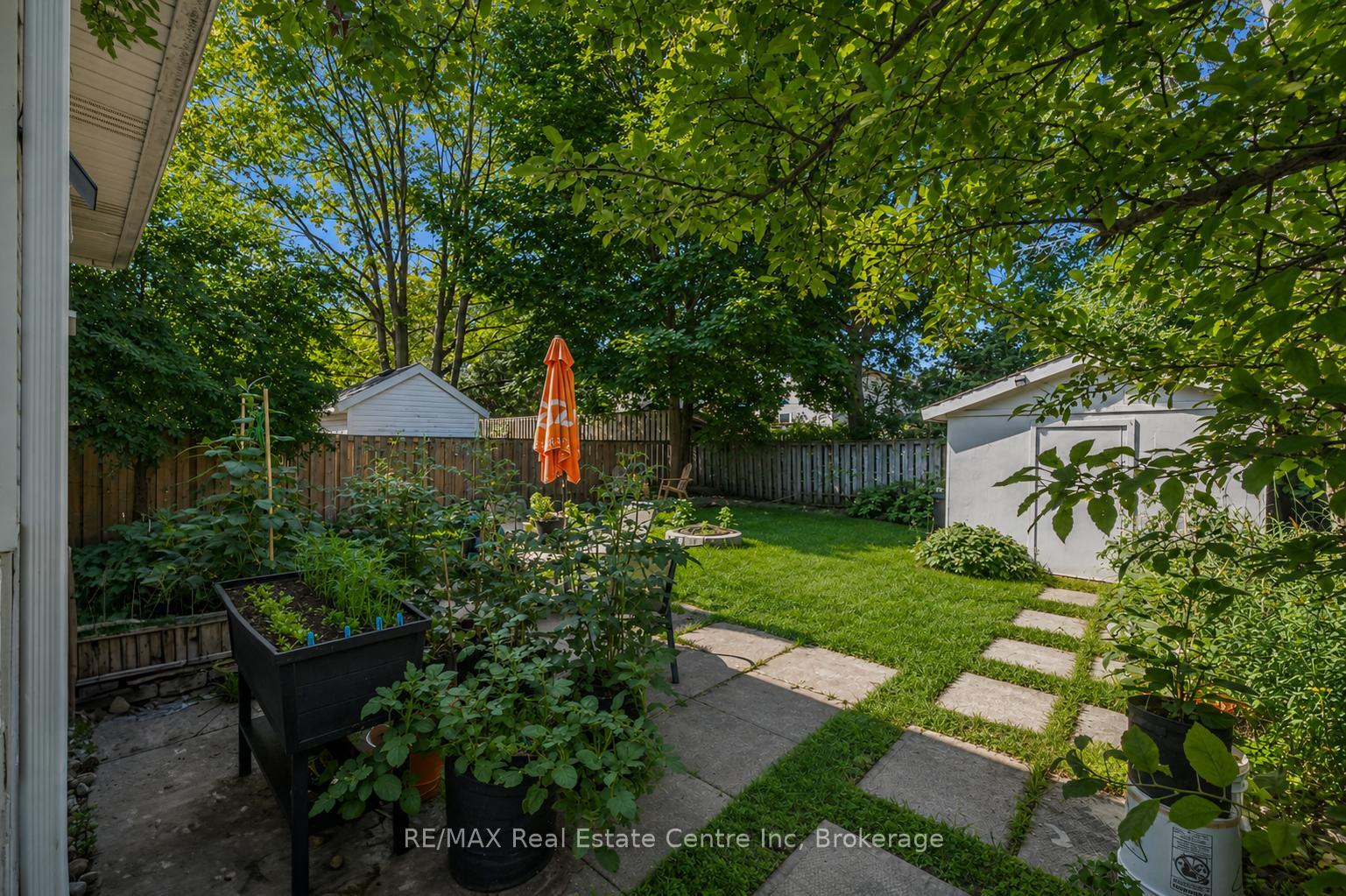 Photo 15 of 369 West Acres Drive, Guelph, Willow West/Sugarbush/West Acres — HOMEH