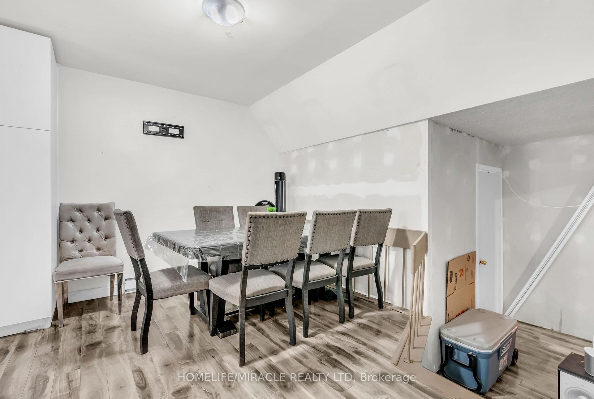 Photo 11 of Unit 93, 2901 Jane Street, North York, Glenfield-Jane Heights — HOMEH