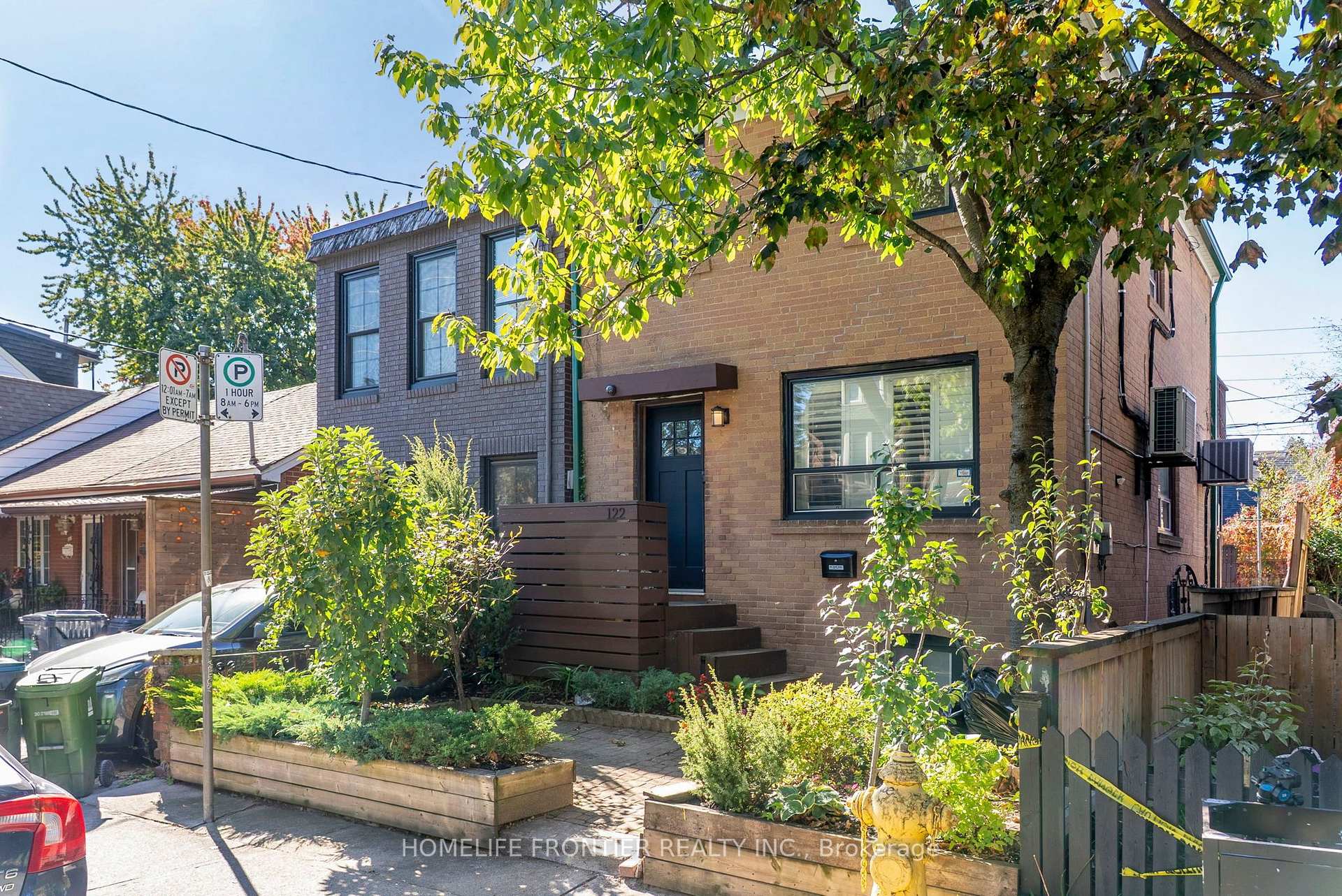 Photo of Unit Upper, 122 Manning Avenue