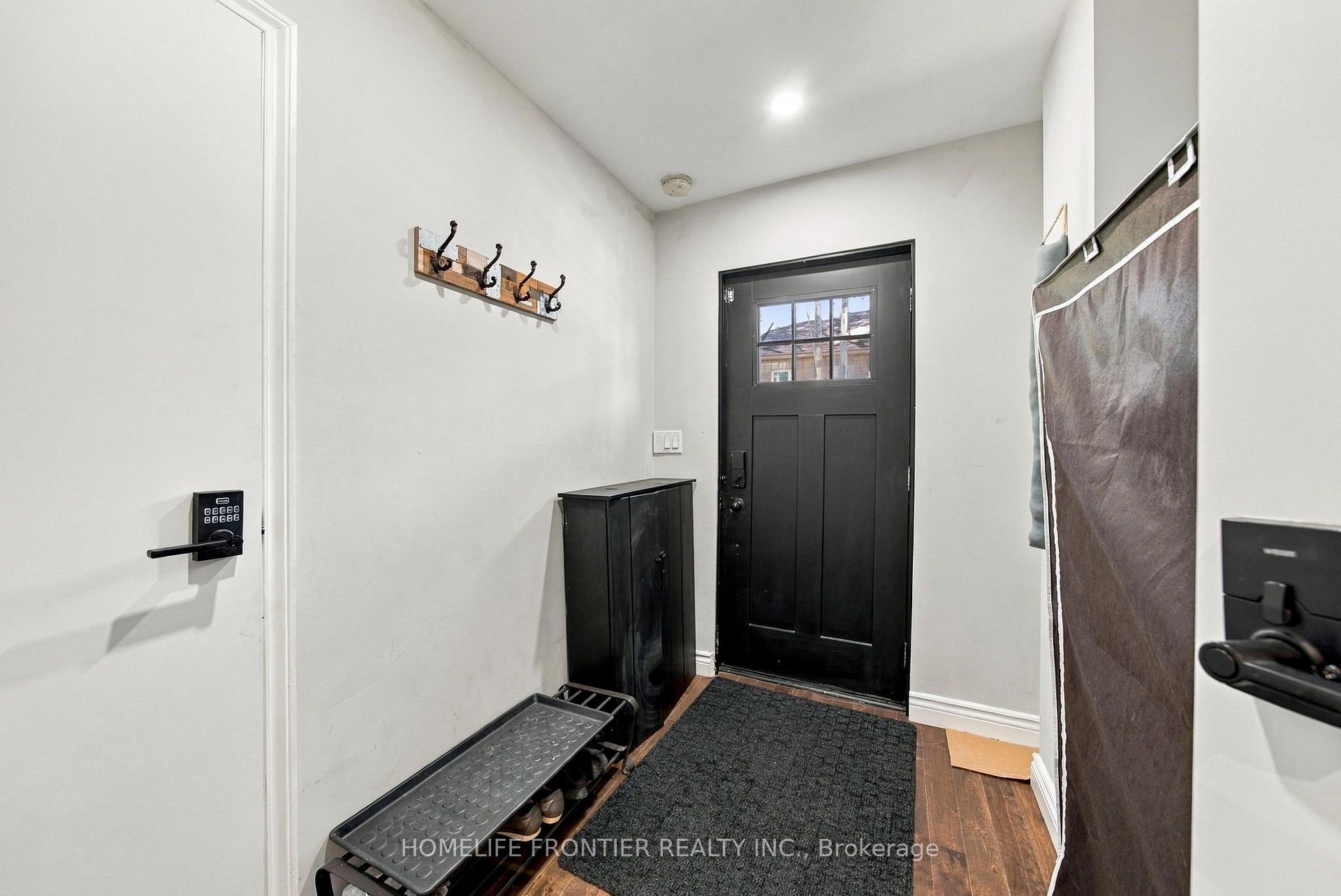 Photo 6 of Unit Upper, 122 Manning Avenue, Toronto, Trinity-Bellwoods — HOMEH