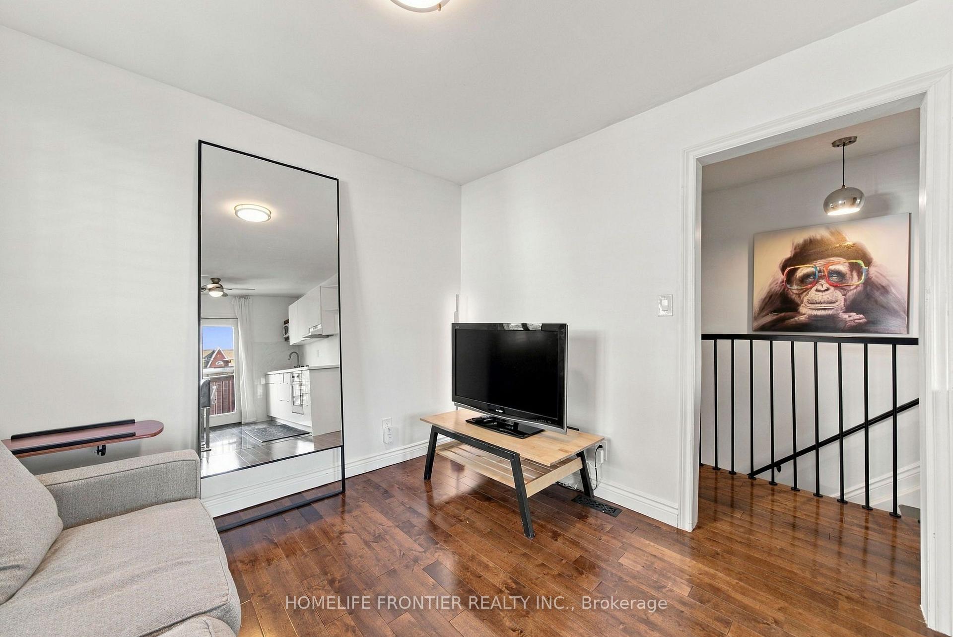 Photo 10 of Unit Upper, 122 Manning Avenue, Toronto, Trinity-Bellwoods — HOMEH