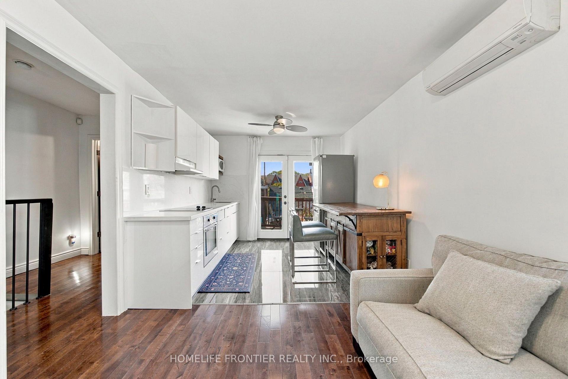 Photo 13 of Unit Upper, 122 Manning Avenue, Toronto, Trinity-Bellwoods — HOMEH