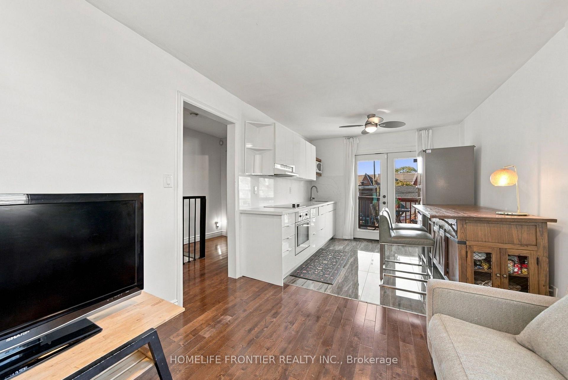 Photo 14 of Unit Upper, 122 Manning Avenue, Toronto, Trinity-Bellwoods — HOMEH