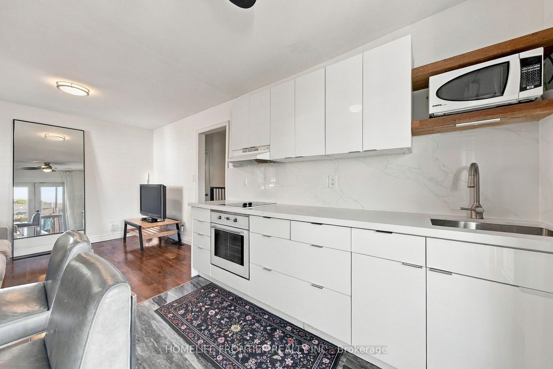 Photo 19 of Unit Upper, 122 Manning Avenue, Toronto, Trinity-Bellwoods — HOMEH
