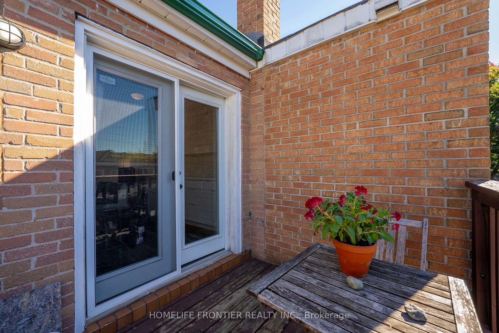Photo 30 of Unit Upper, 122 Manning Avenue, Toronto, Trinity-Bellwoods — HOMEH