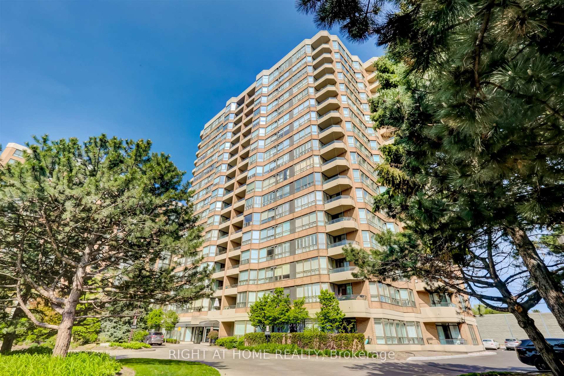 Front of Unit 611, 268 Ridley Boulevard