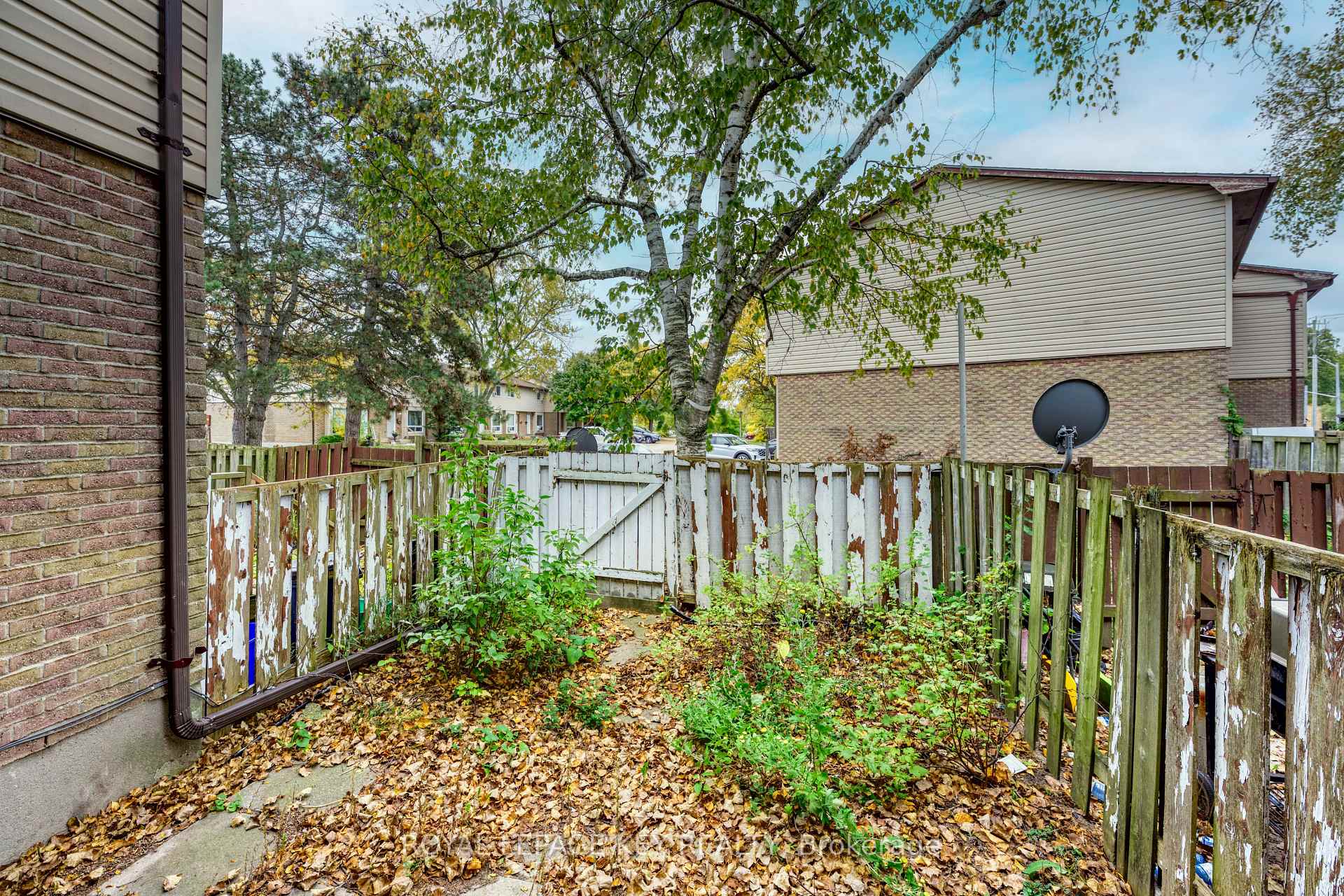 Photo 2 of Unit 13, 243 Hampton Avenue, Sarnia — HOMEH